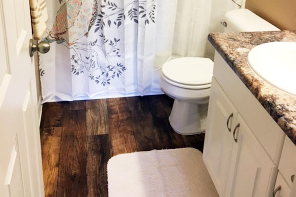 221 bath.jpg