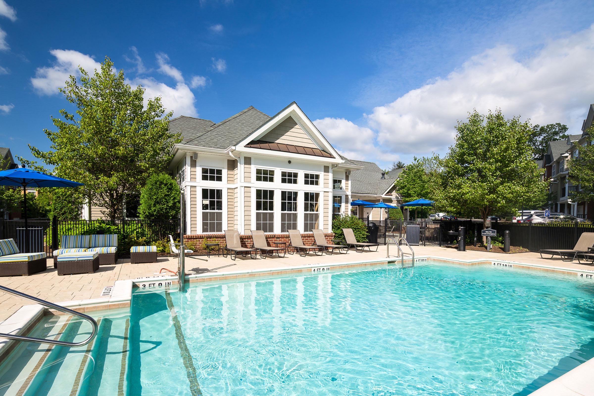 a group of lawn chairs sitting on top of a swimming pool