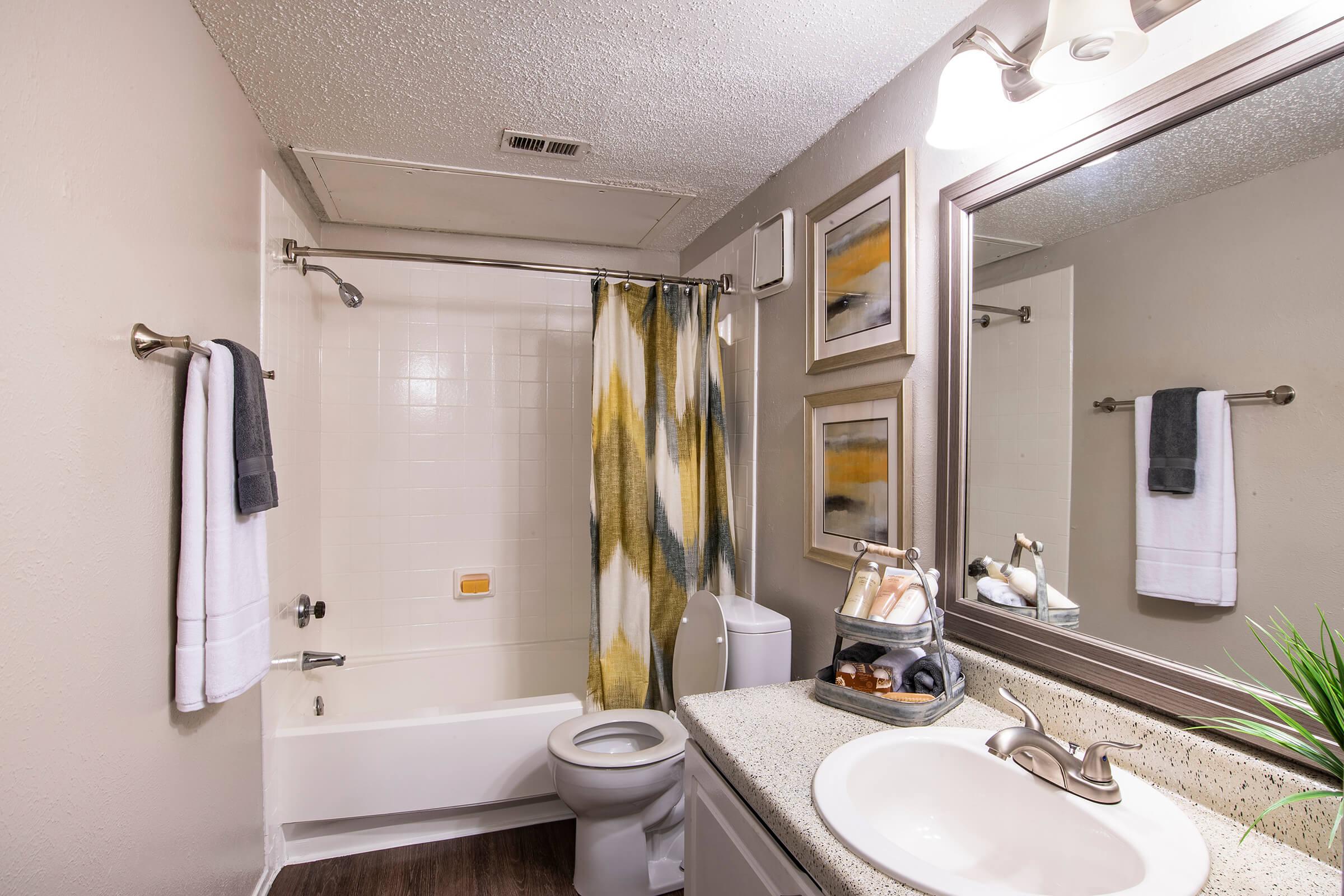 bathroom 1.jpg