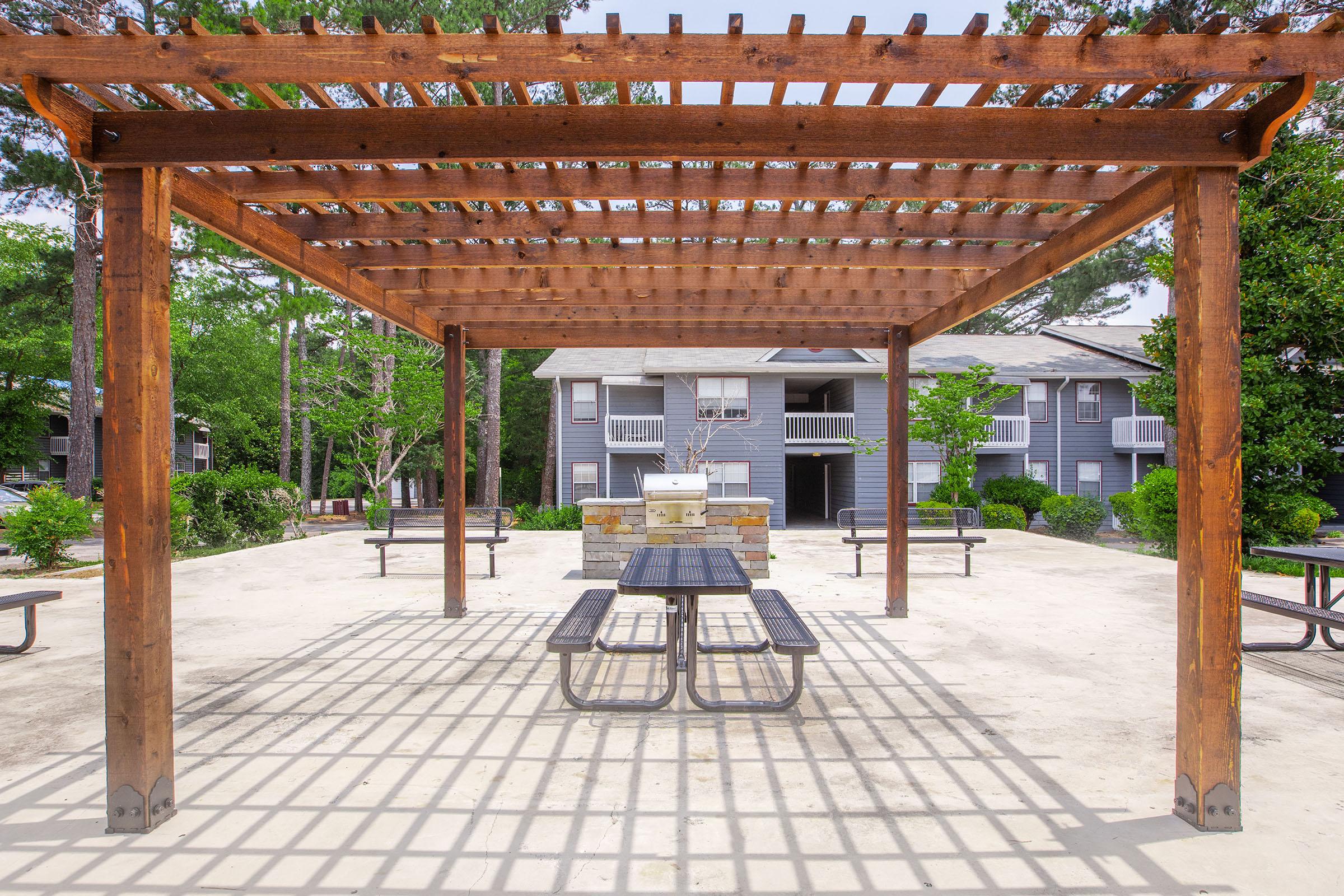 an empty park bench next to a building