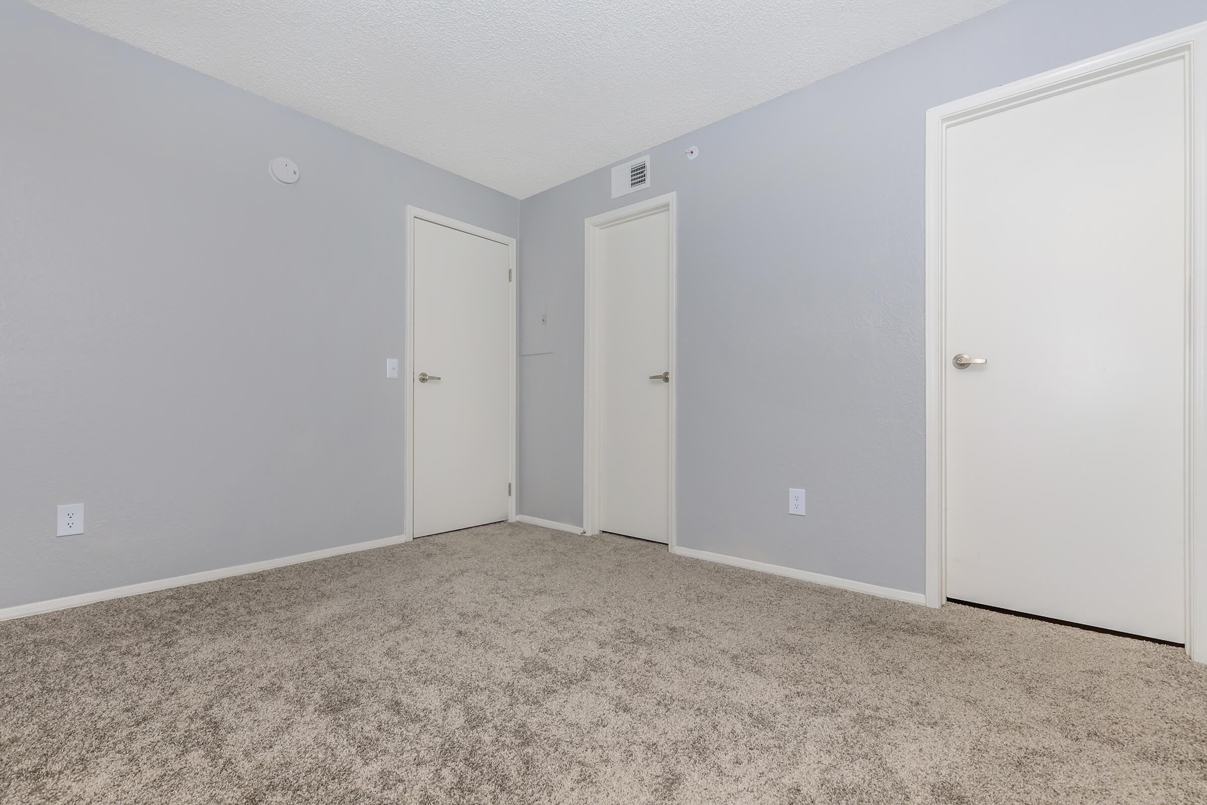 LARGE BEDROOM