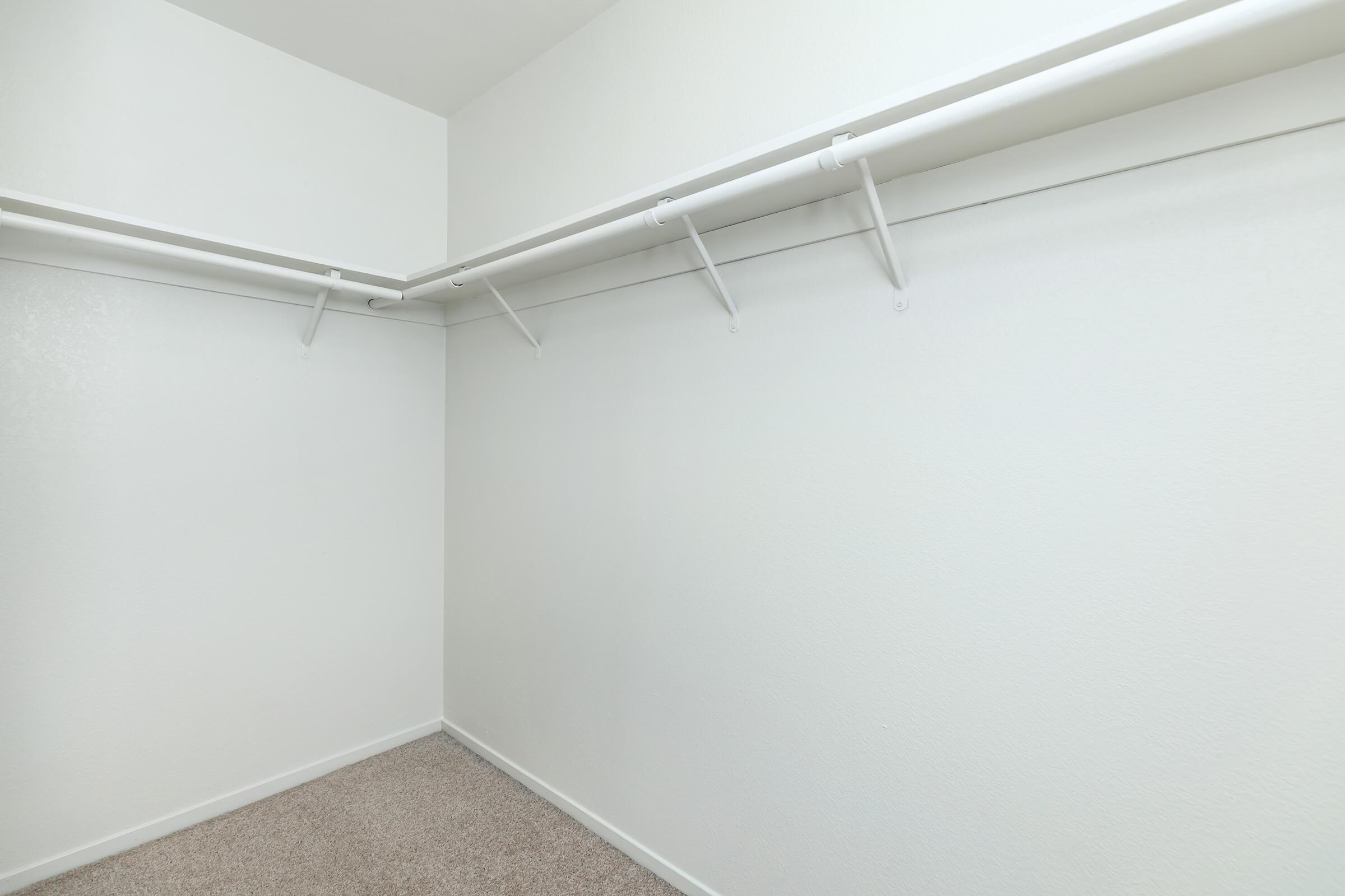 WALK-IN CLOSETS