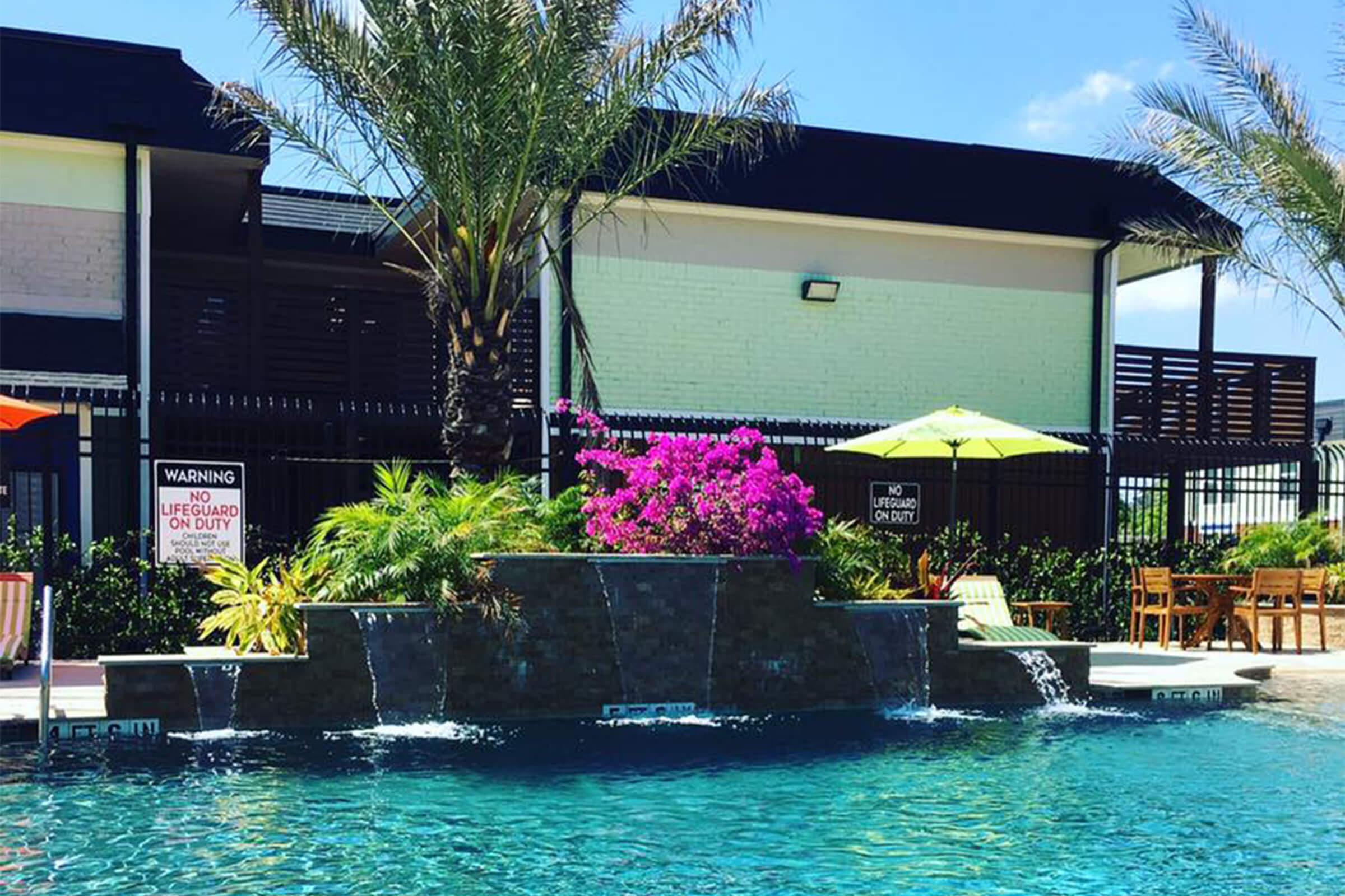 7DominionSquarePoolArea2.jpg