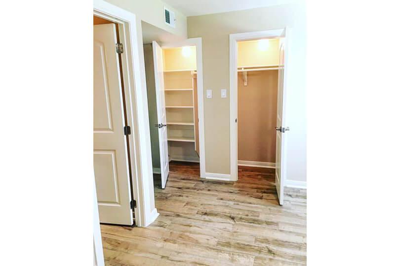 11DominionSquareInteriorClosets.jpg