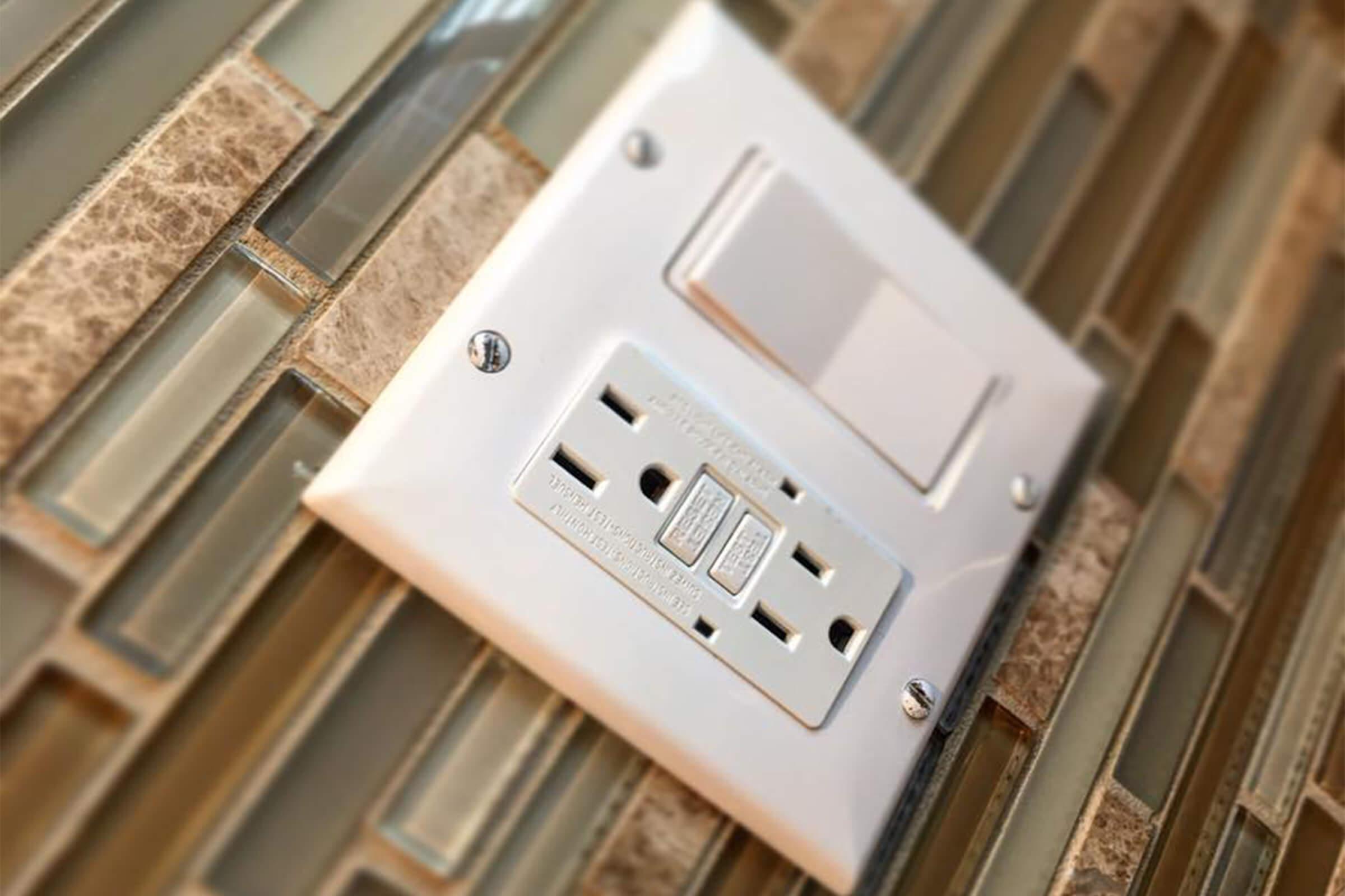 13DominionSquareInteriorPlug.jpg