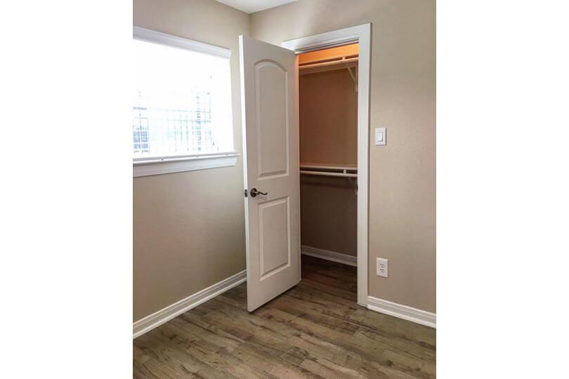 19DominionSquareInteriorCloset.jpg