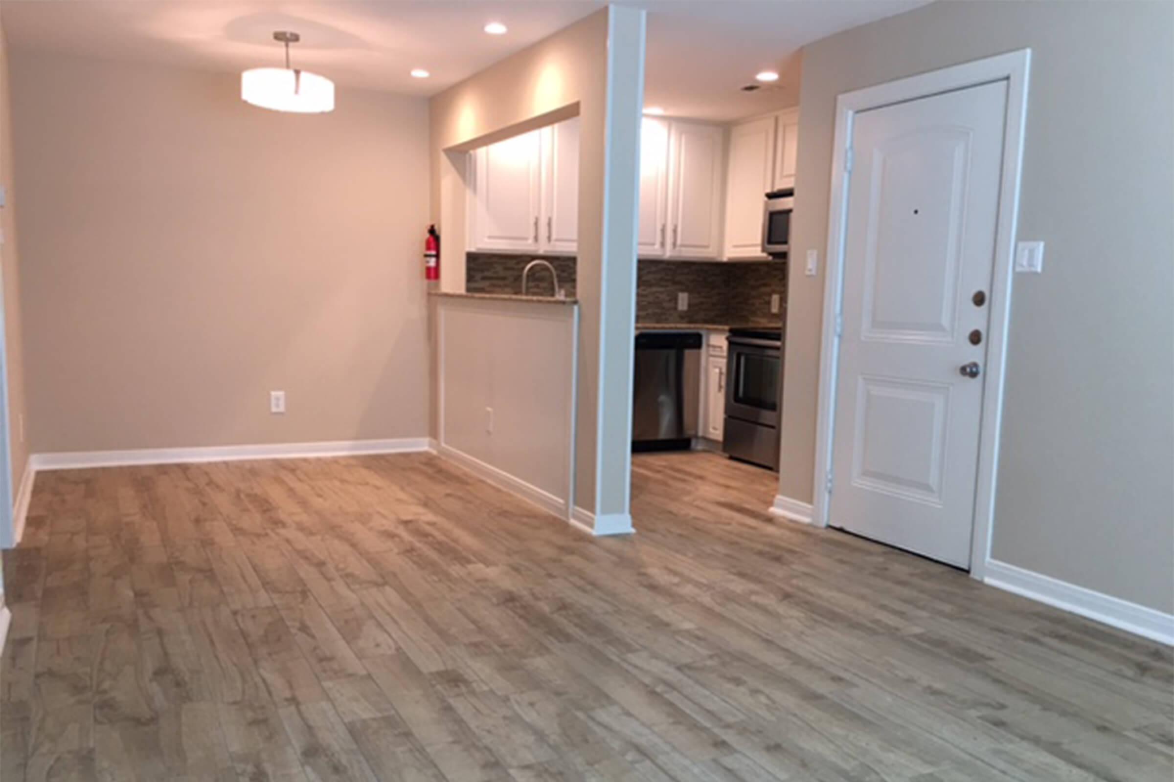 36DominionSquareInteriorEntryKitchenDining.jpg