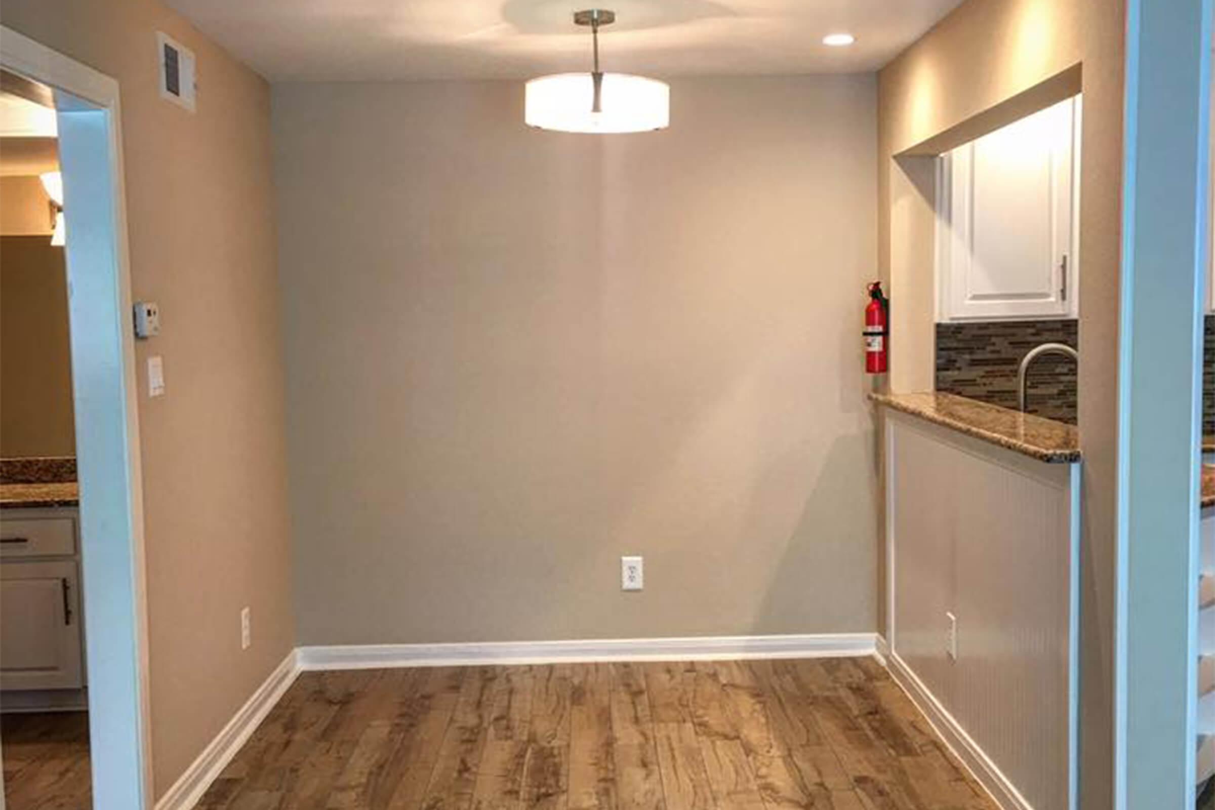 45DominionSquareInteriorDining.jpg