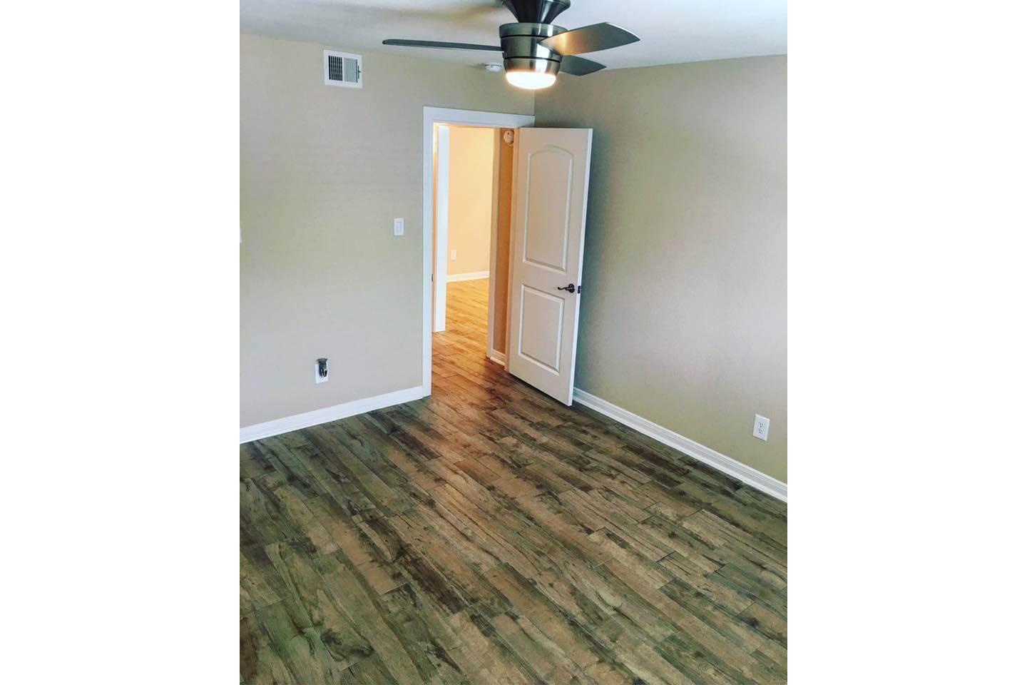 47DominionSquareInteriorBedroom.jpg
