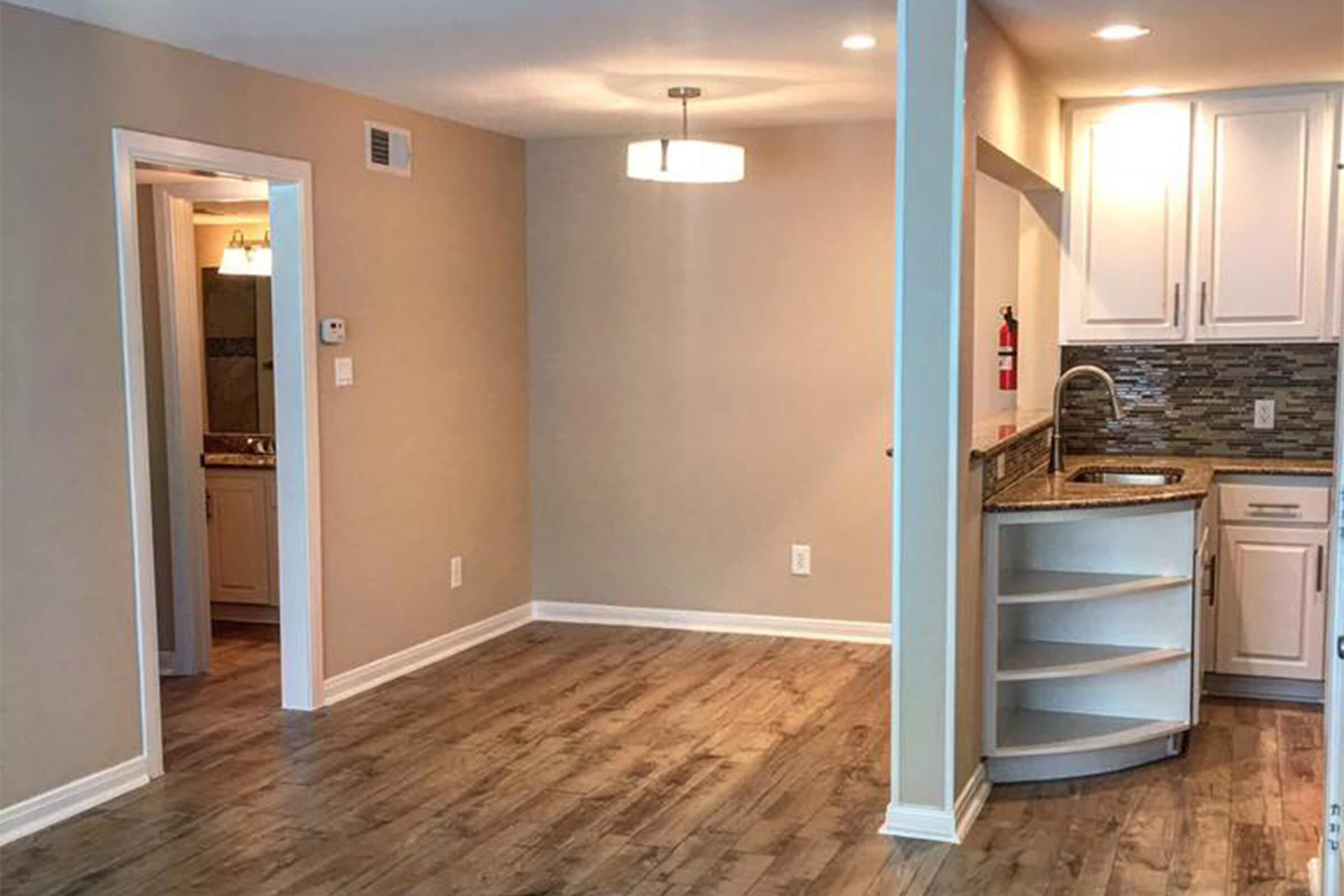 48DominionSquareInteriorDiningKitchen.jpg