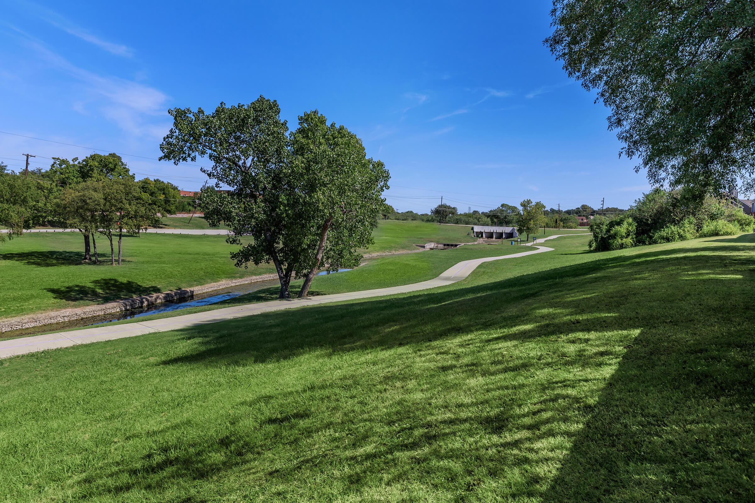 BEAUTIFUL PARK SETTING 