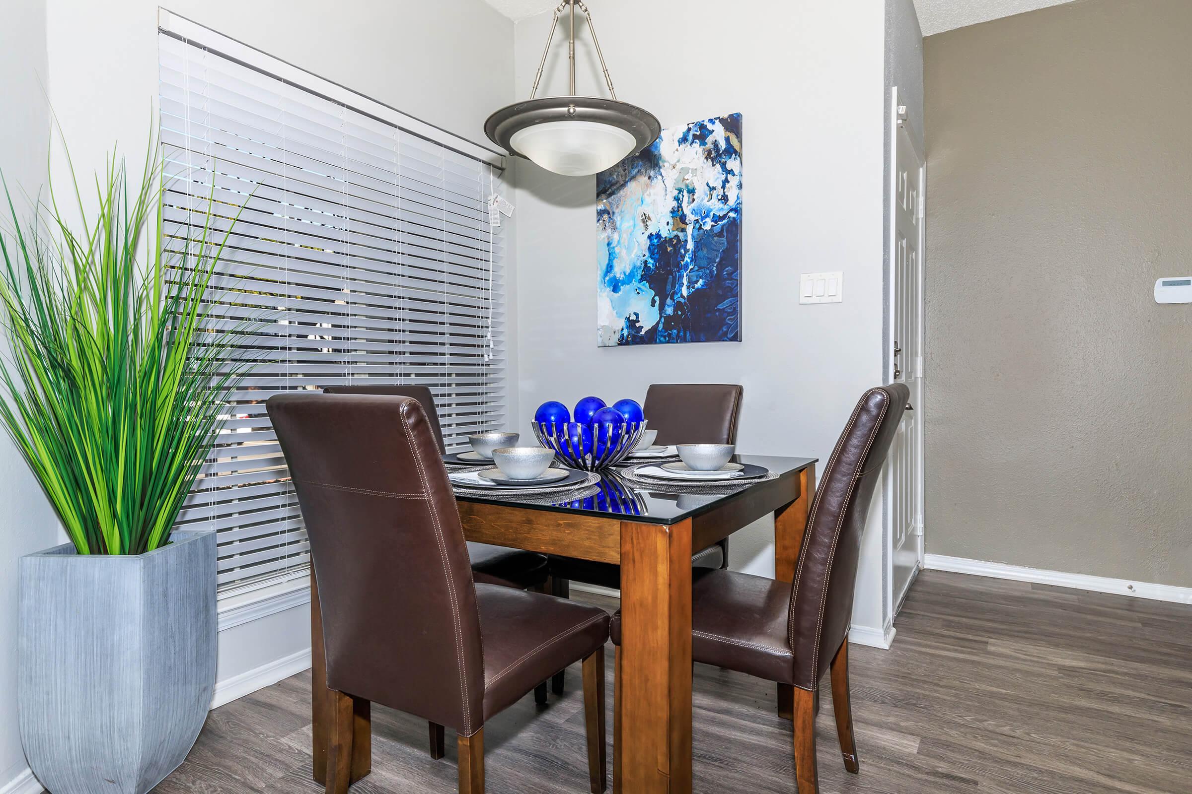 ELEGANT DINING AREA