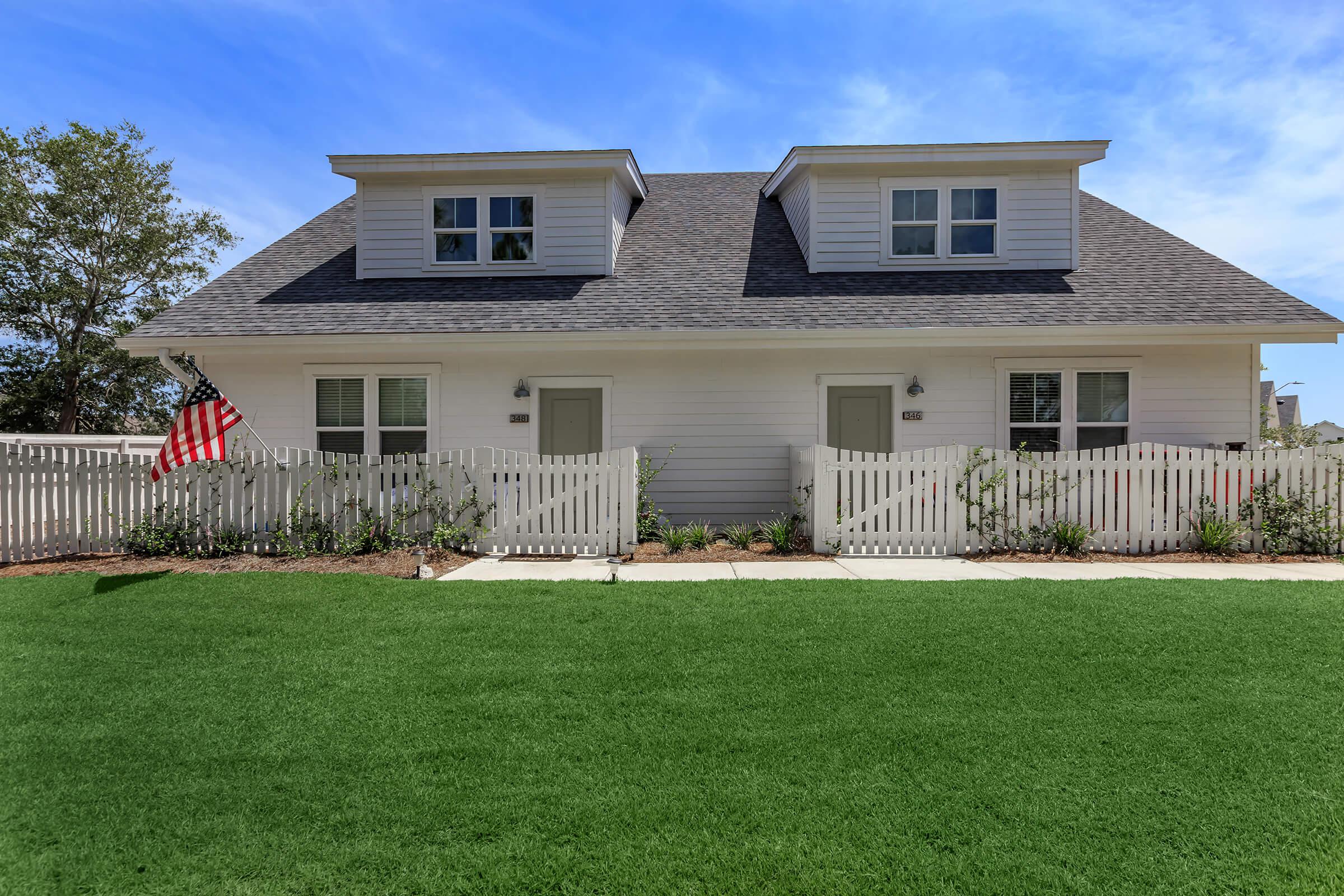 Beautiful landscaping at The Townhomes at Beau Rivage in Wilmington, NC.