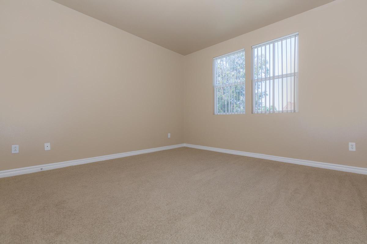 04a_Master Bedroom.jpg