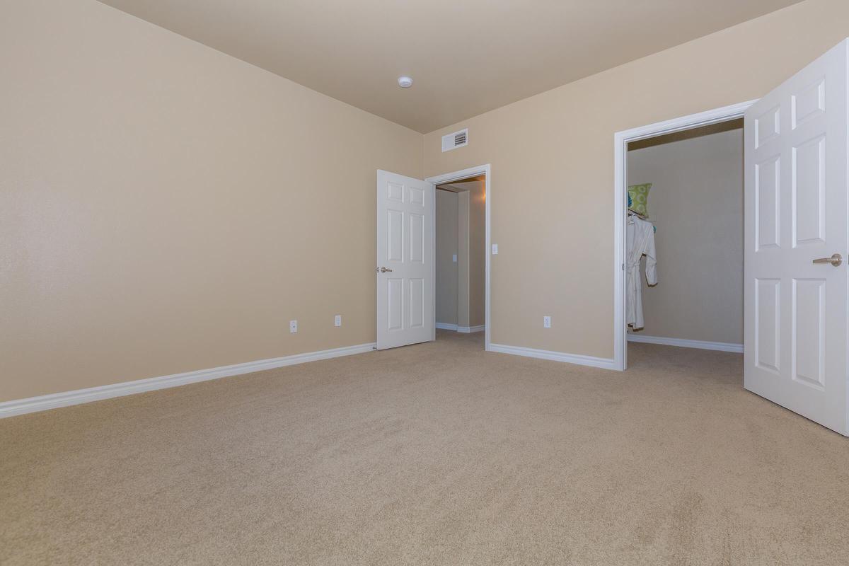 04b_Master Bedroom.jpg