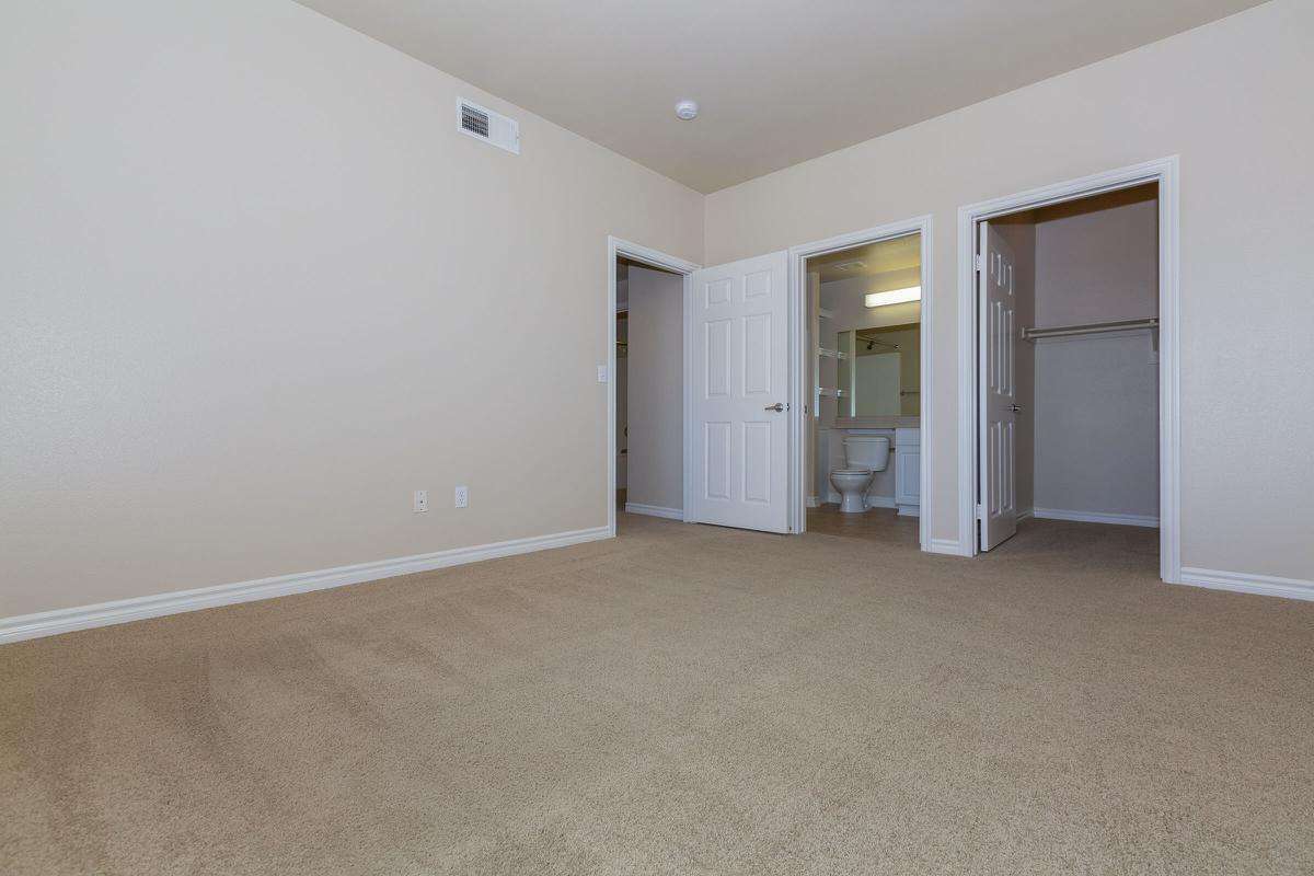 04b_Master Bedroom.jpg