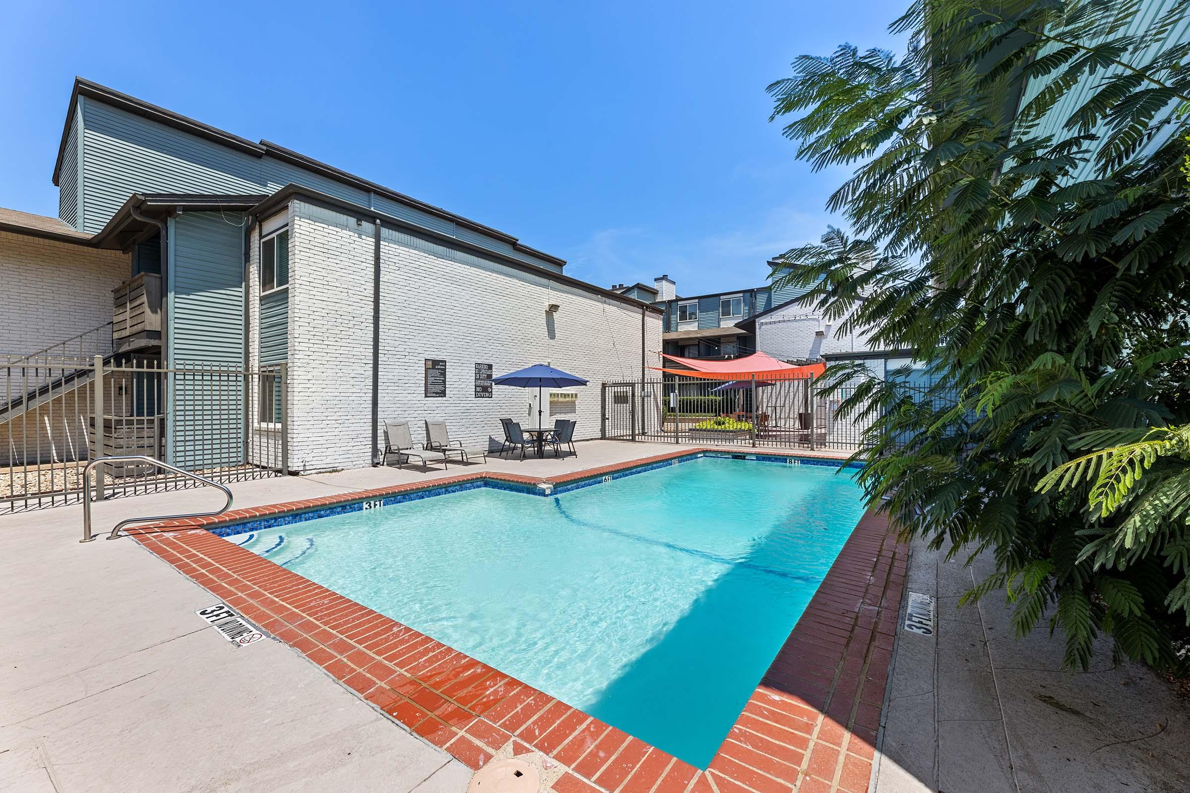 a pool outside of a building