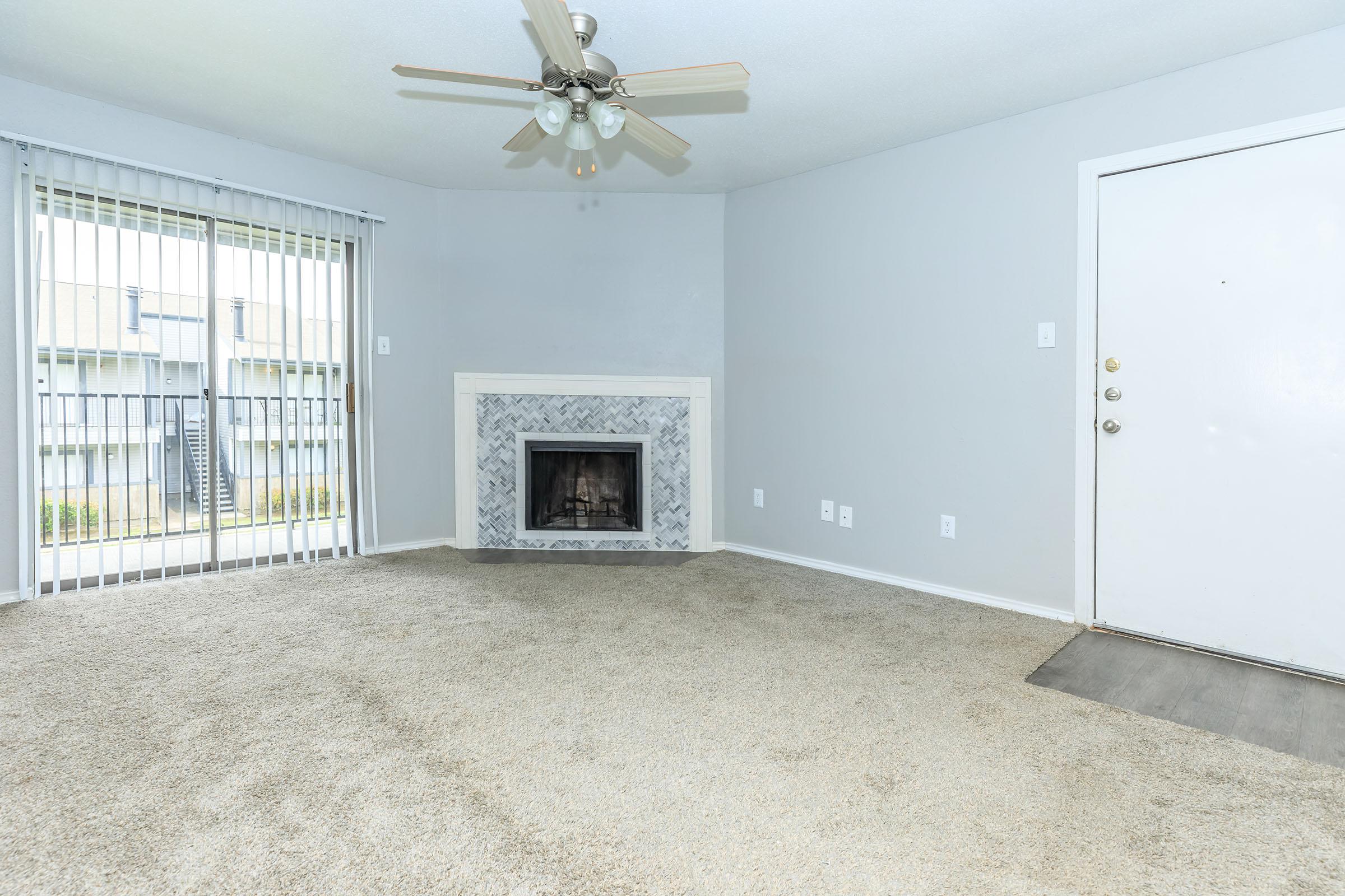 SPACIOUS LIVING ROOM AT SHADOW PARK FOR RENT