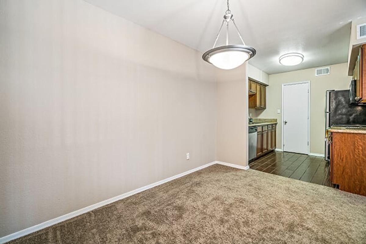 2x2 show low dining.jpg