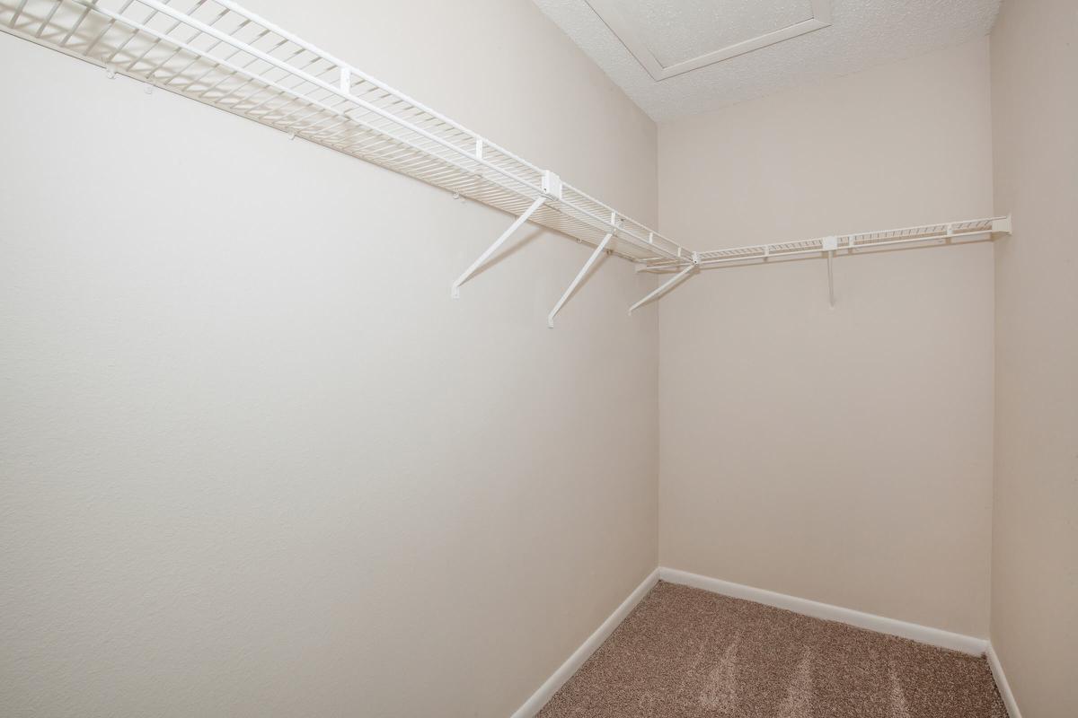 WALK-IN CLOSETS