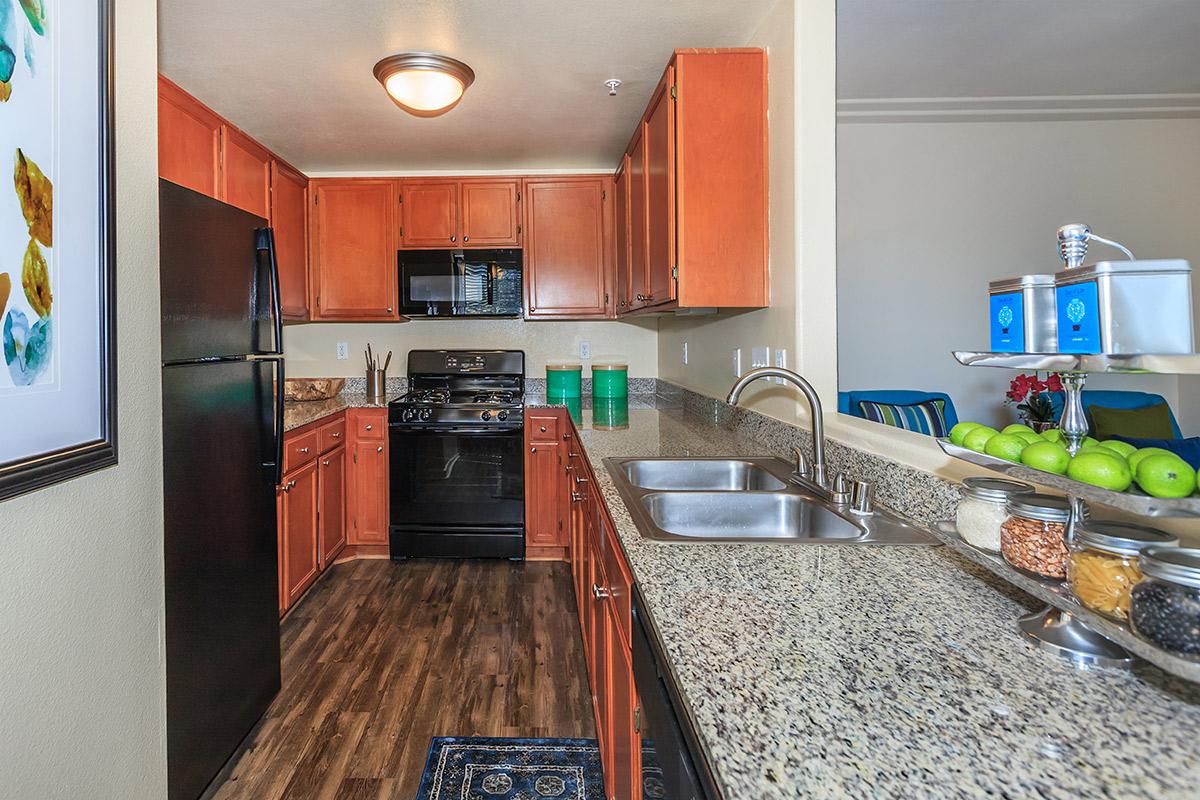 GOURMET KITCHEN WITH BREAKFAST BAR