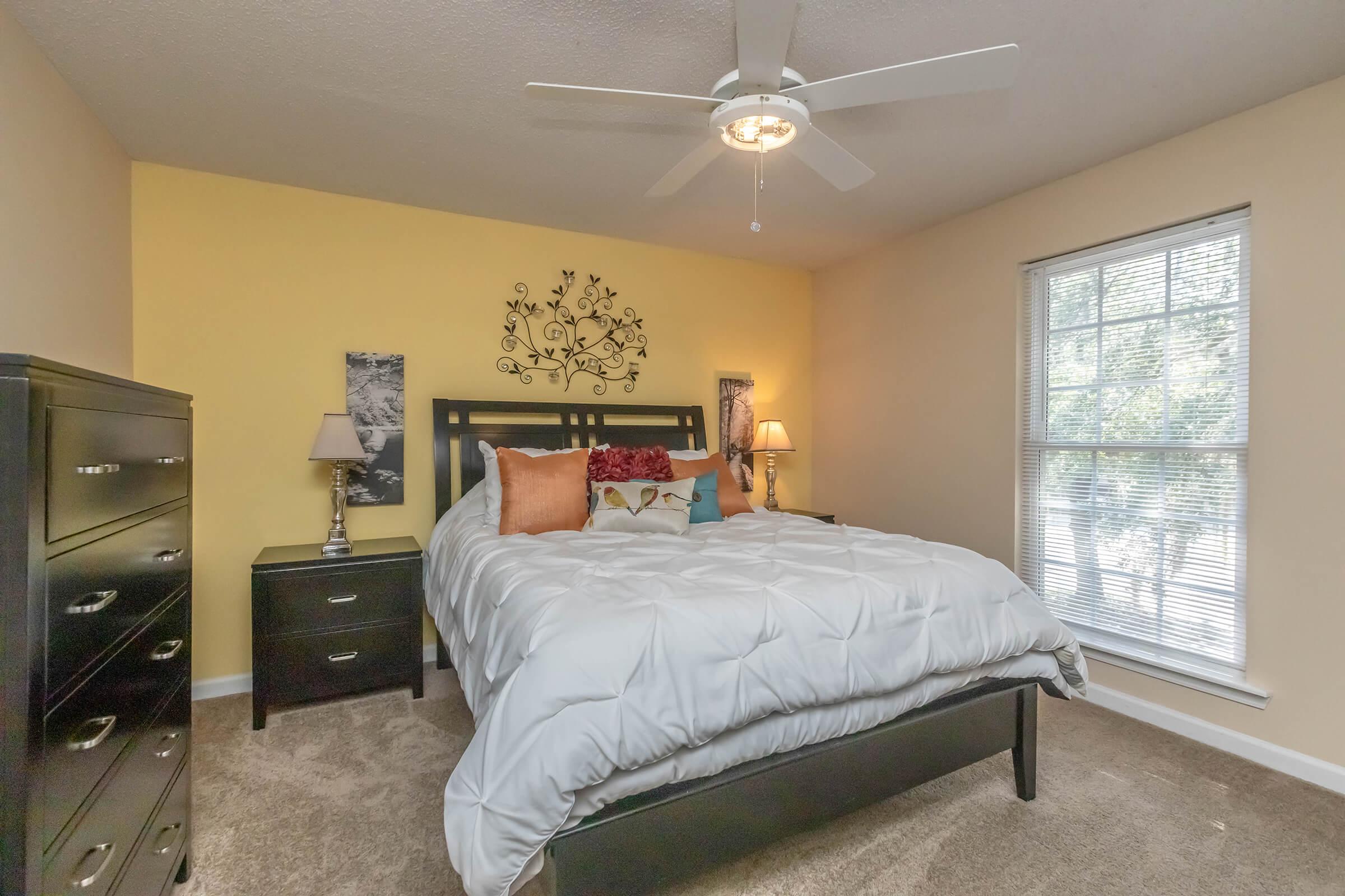 a bedroom with a bed in a hotel room