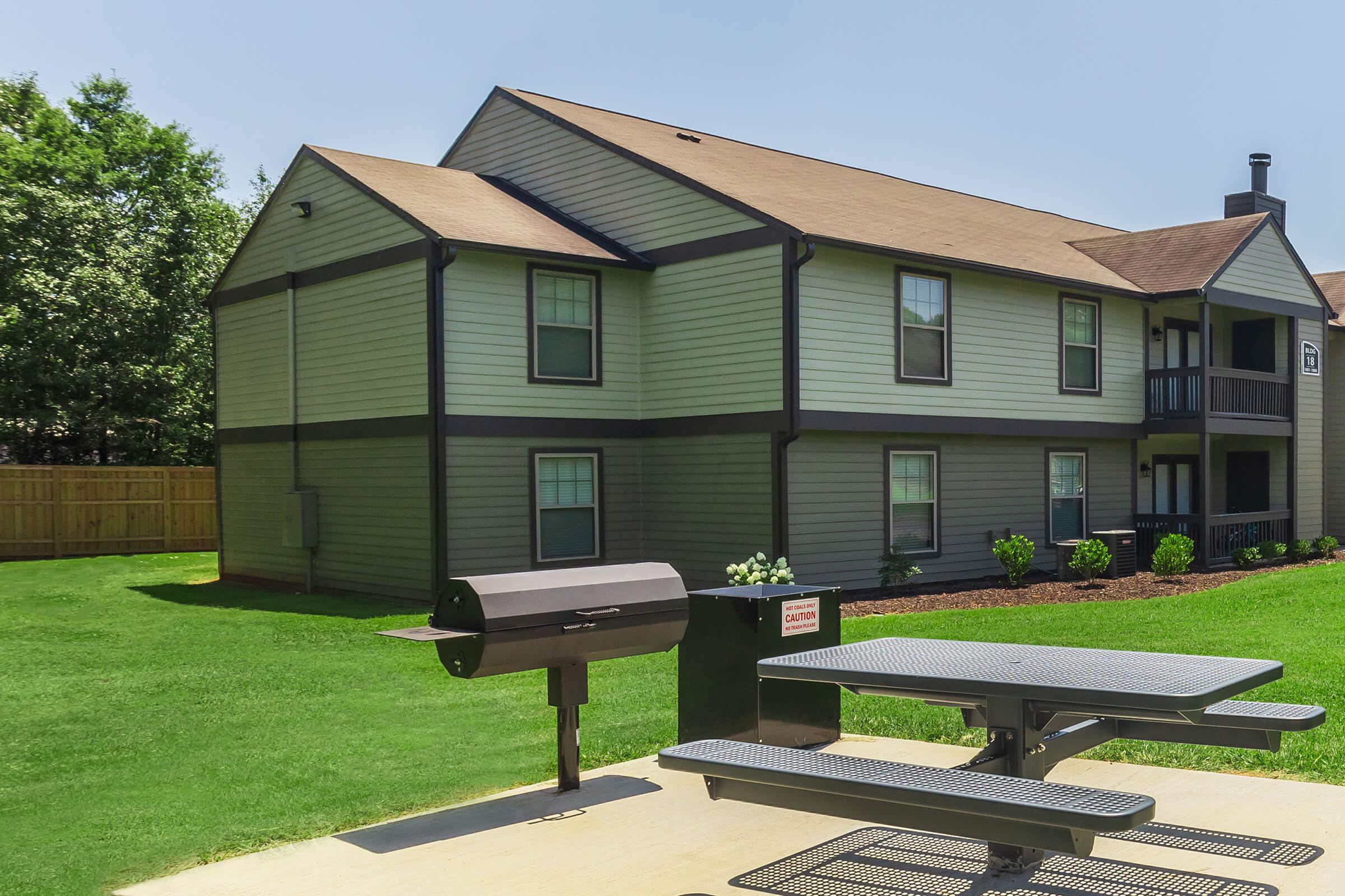 Picnic Area with Barbecue at Madison Landing at Research Park Apartments in Madison, AL