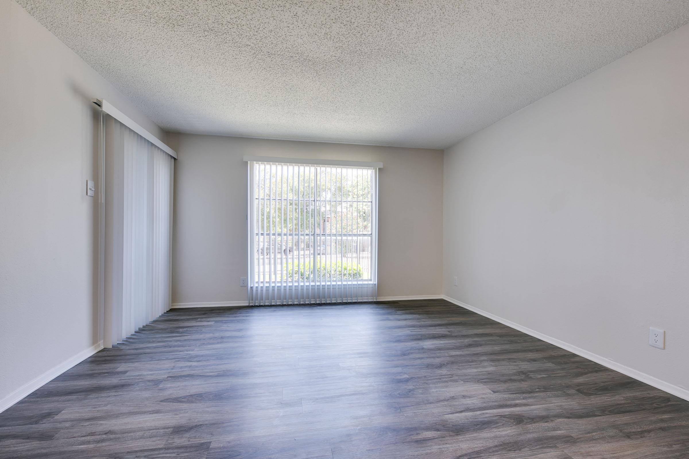 GORGEOUS FLOORS AND PLENTY OF LIGHTING IN DALLAS, TX