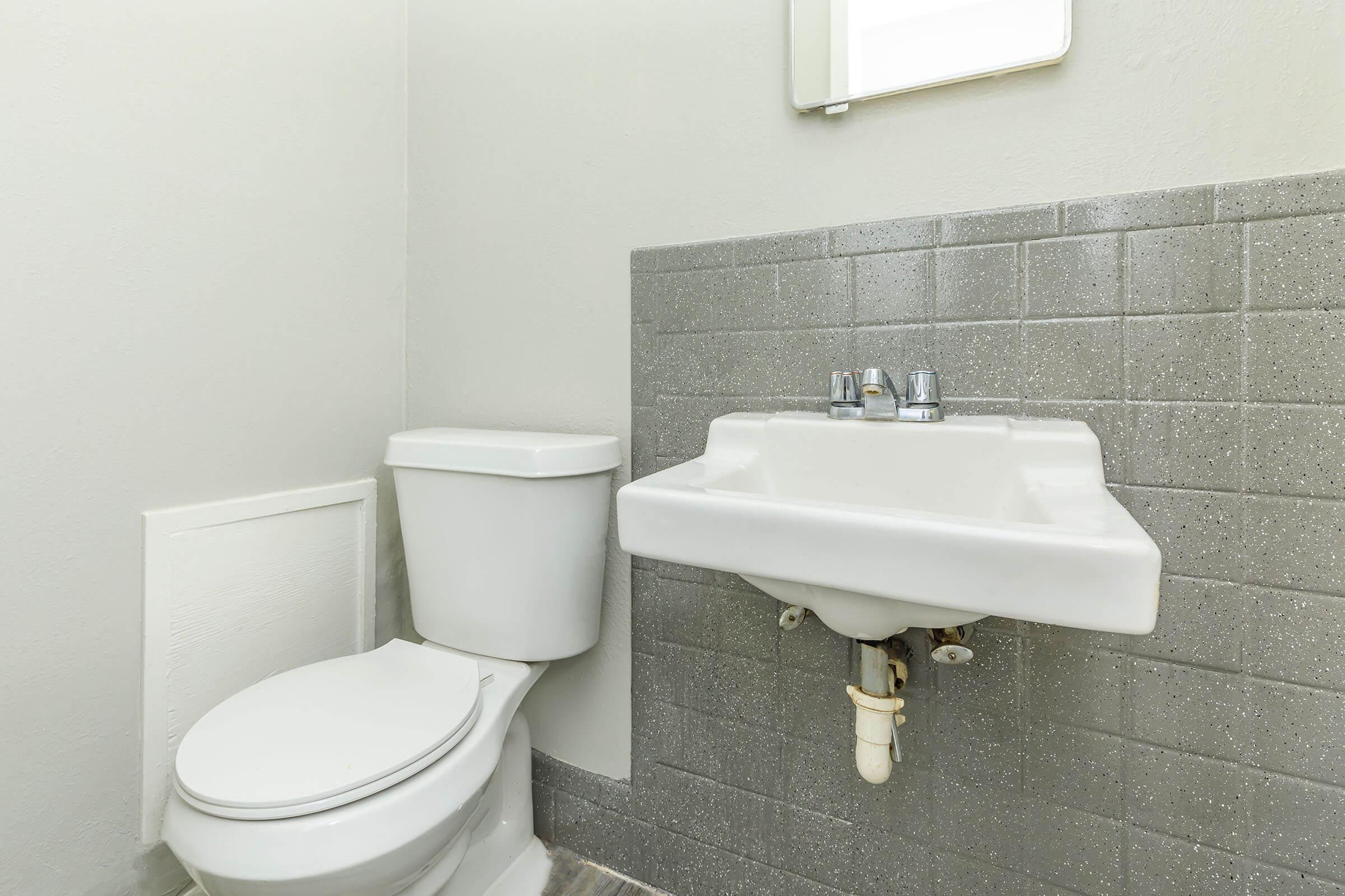 MODERN TILED  BATHROOM