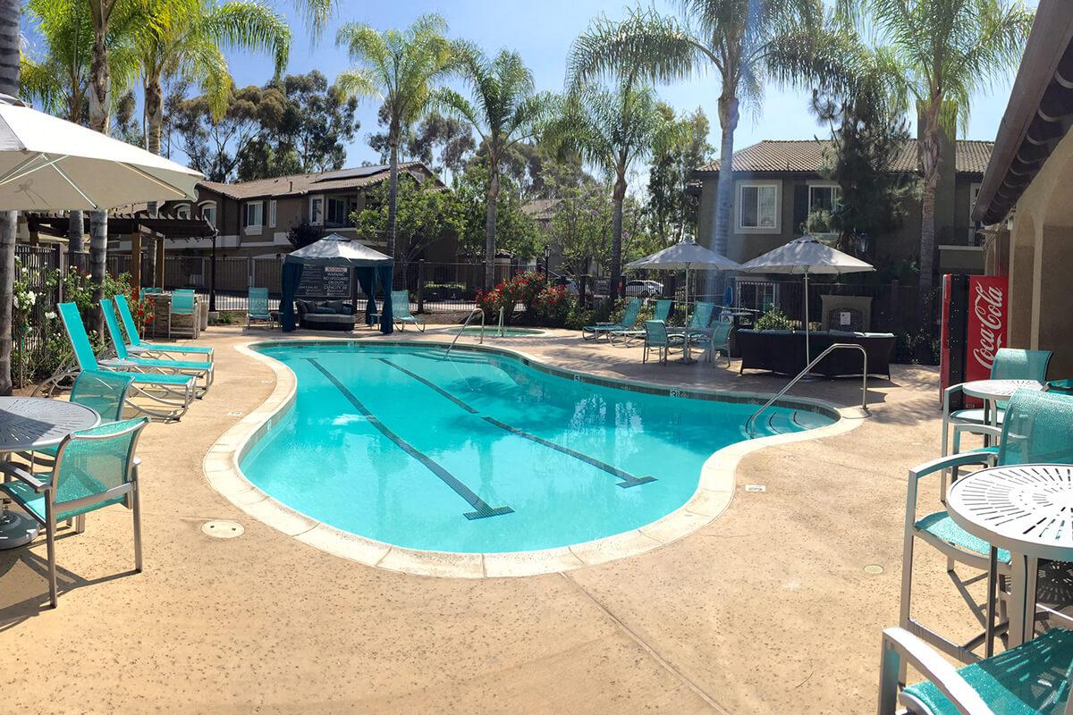 a group of lawn chairs sitting on top of a swimming pool