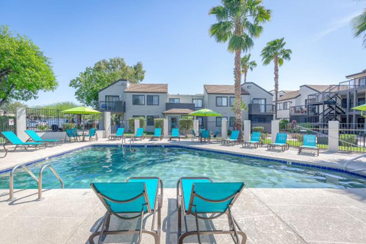 poolside-apartments-east-tucson.jpg