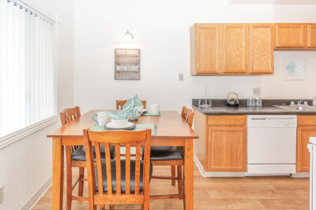 dining-area-apartments-tucson-az.jpg
