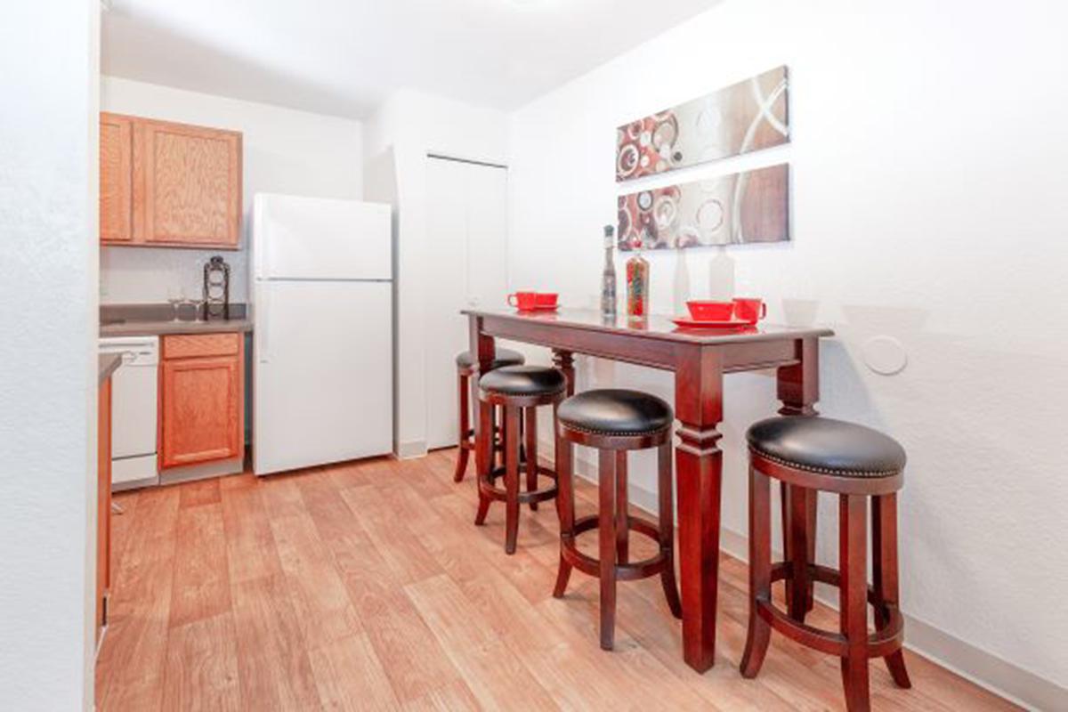 dining-table-apartments-in-east-tucson.jpg