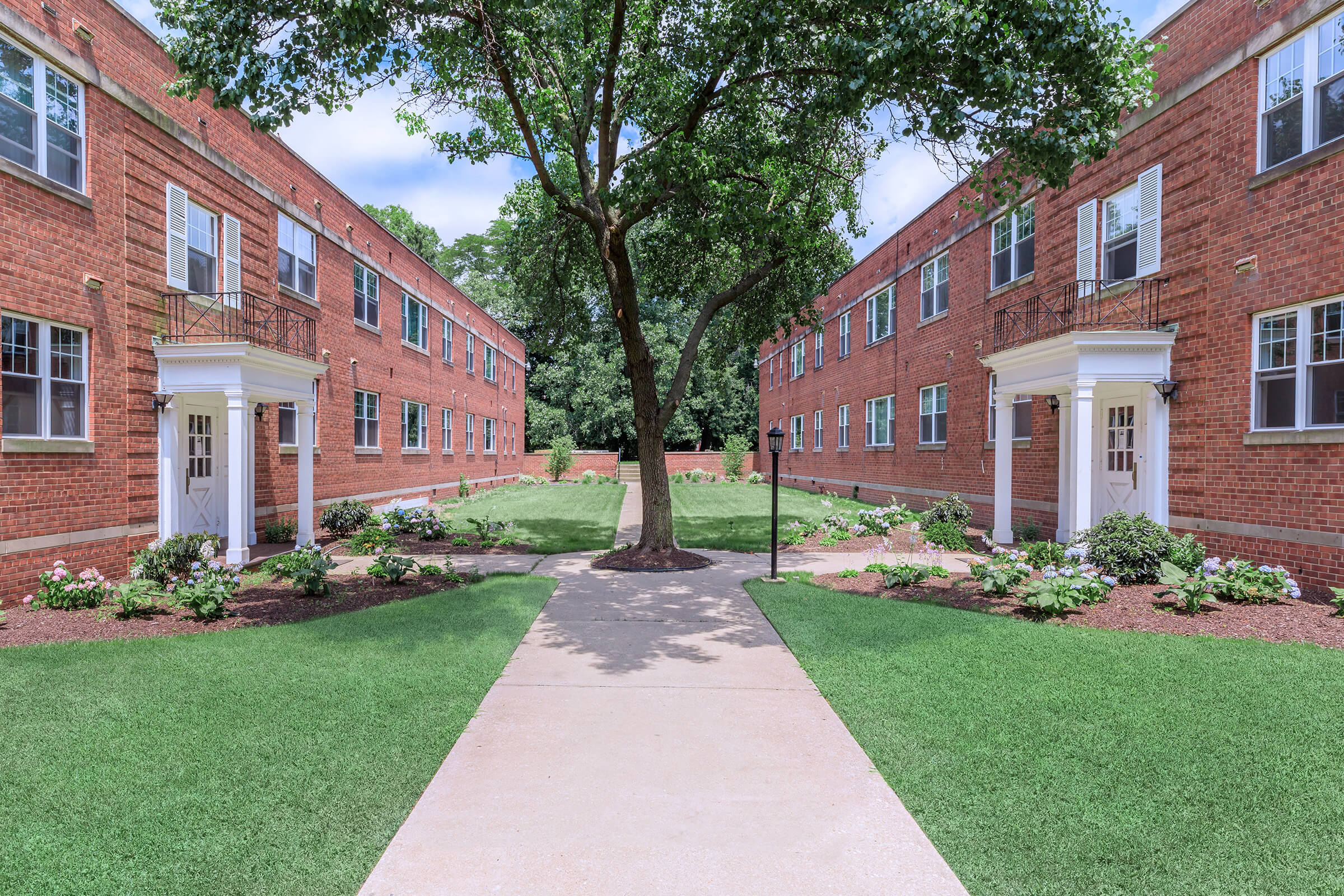 The Archway And Riviera Apartments Apartments In Shaker Heights Oh