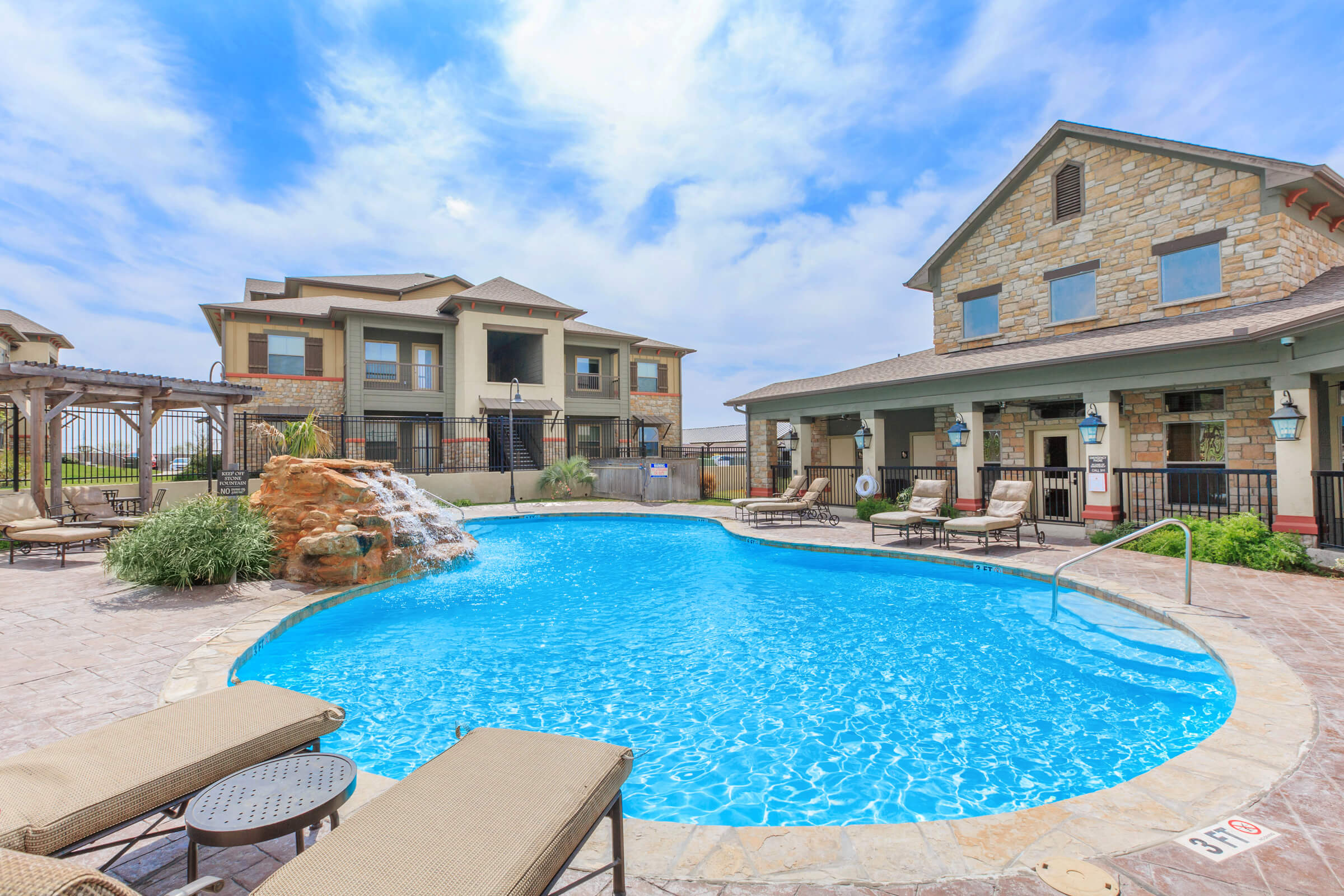 Shiloh Crossing Apartments in Laredo, TX