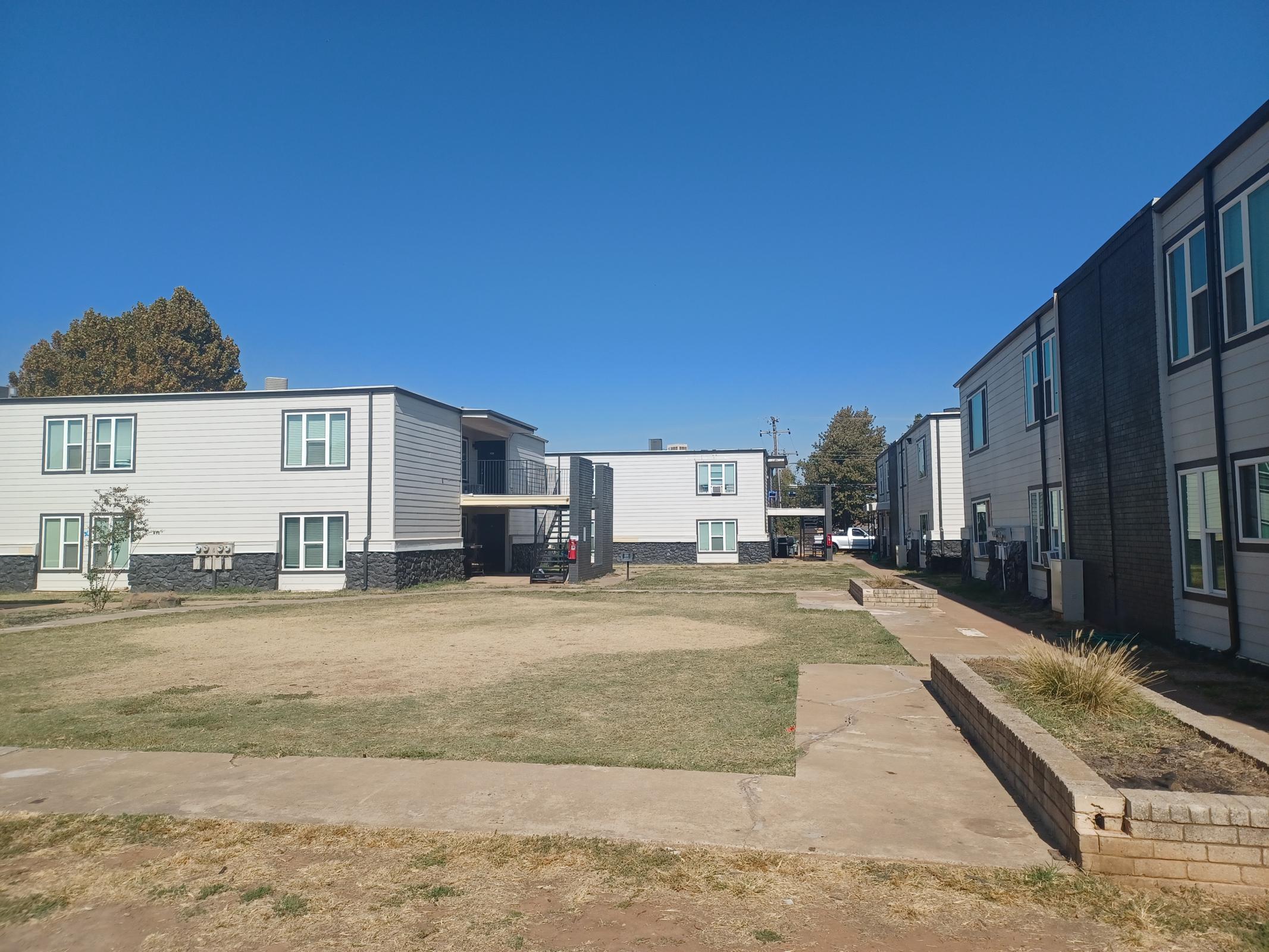 pet friendly community courtyard