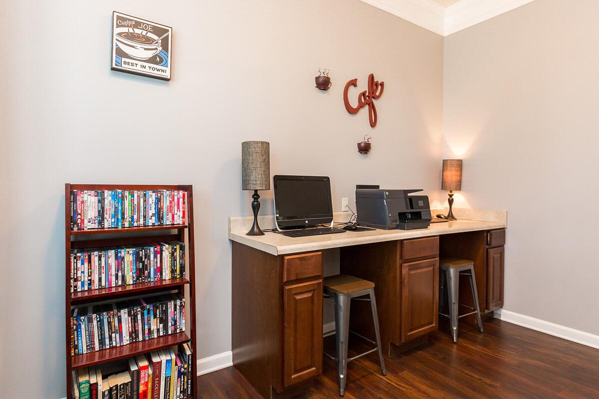 Waterford Place Apartments in Murfreesboro, TN - Internet Cafe 02.jpg