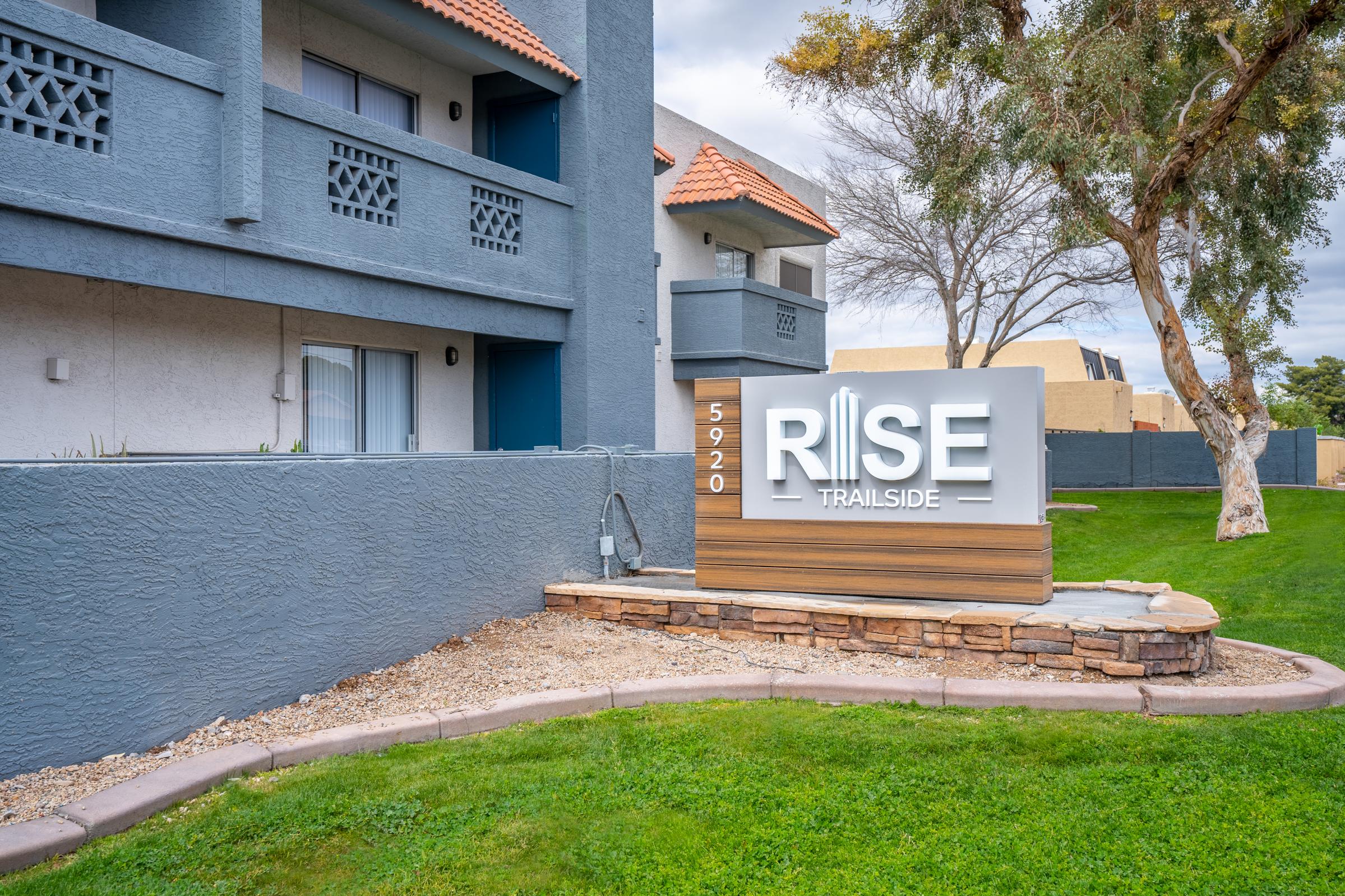Rise at Trailside in Glendale, AZ entryway signage. 