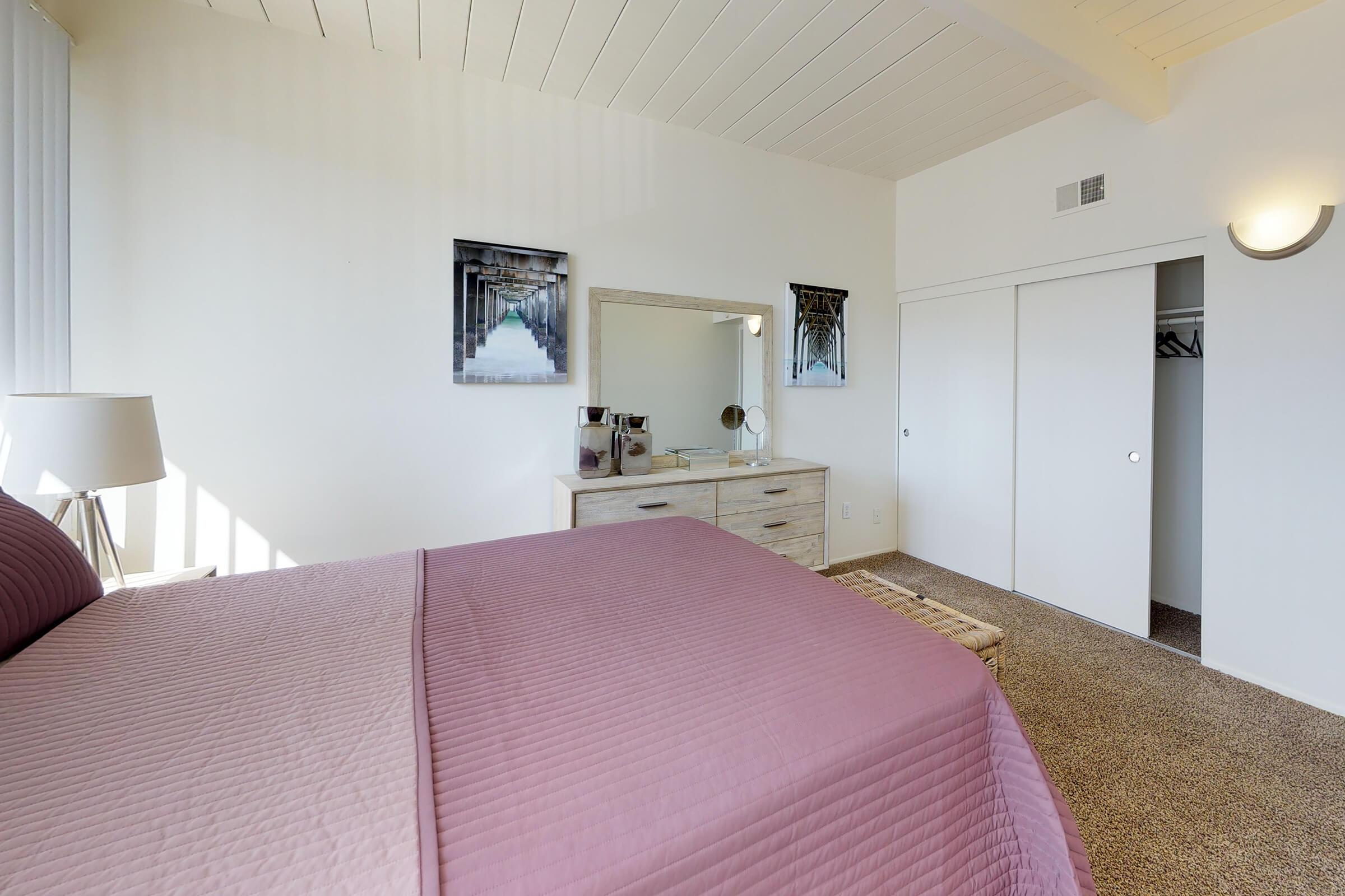 a bedroom with a bed in a hotel room