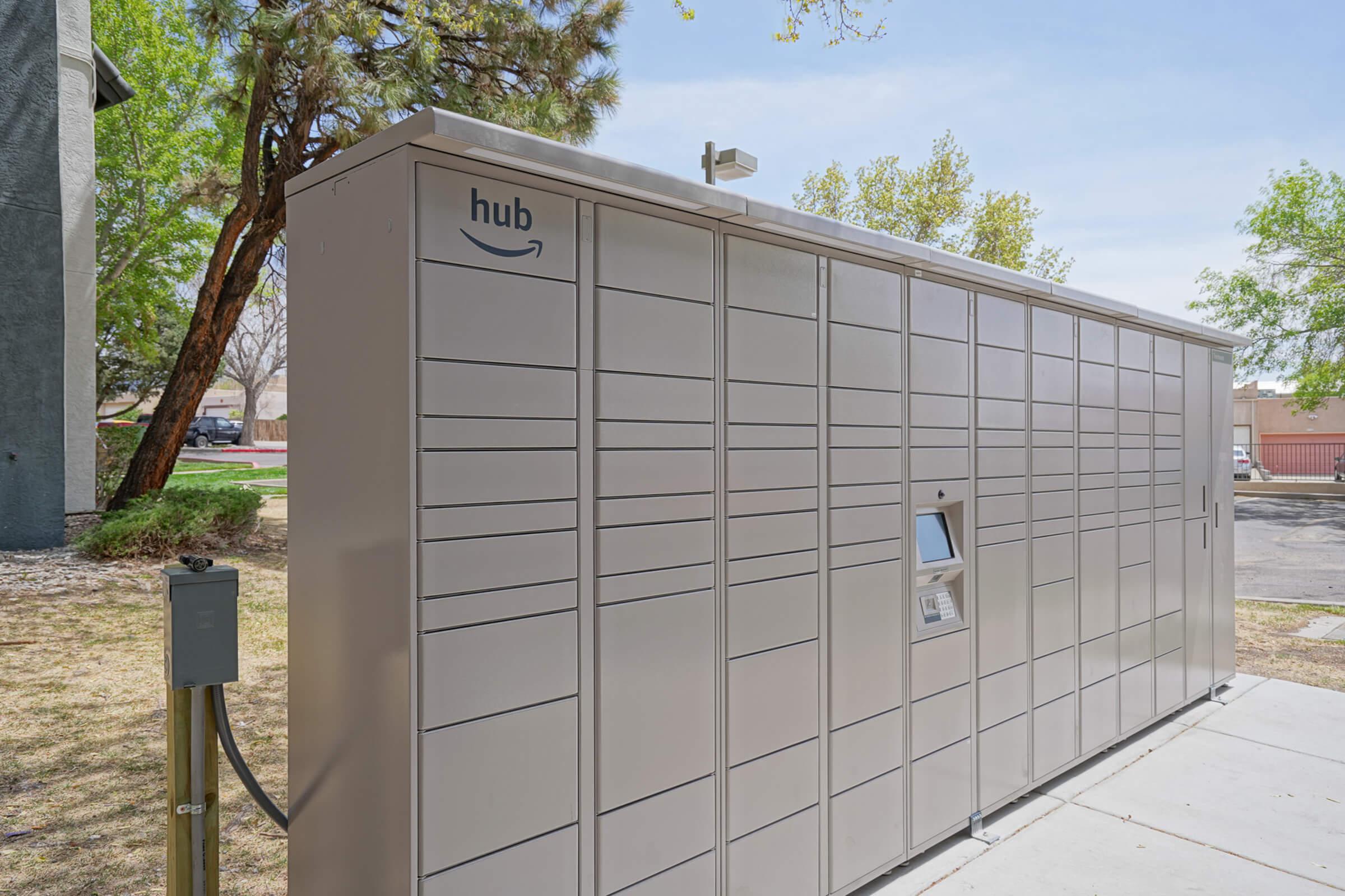 photo of Lakeview Apartments grounds