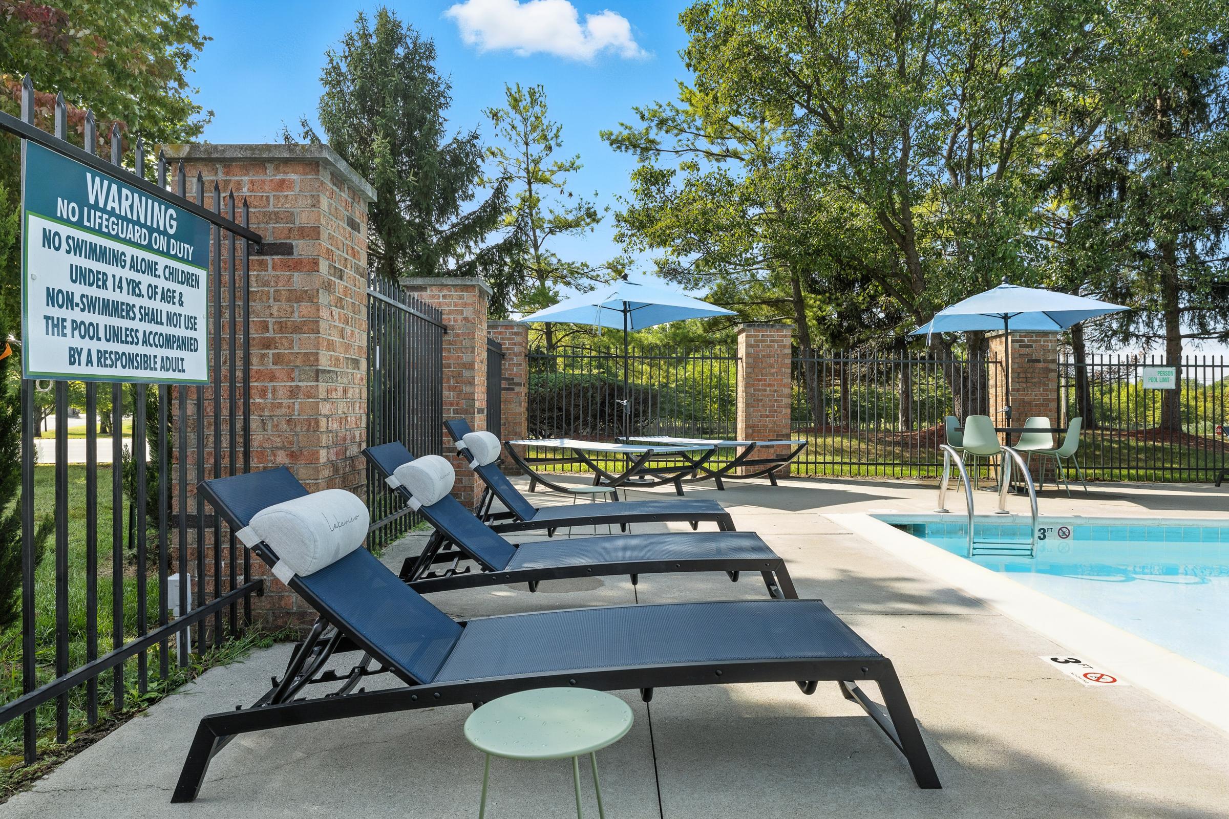 Resort-Style Pool Furniture - Poolside Lounge