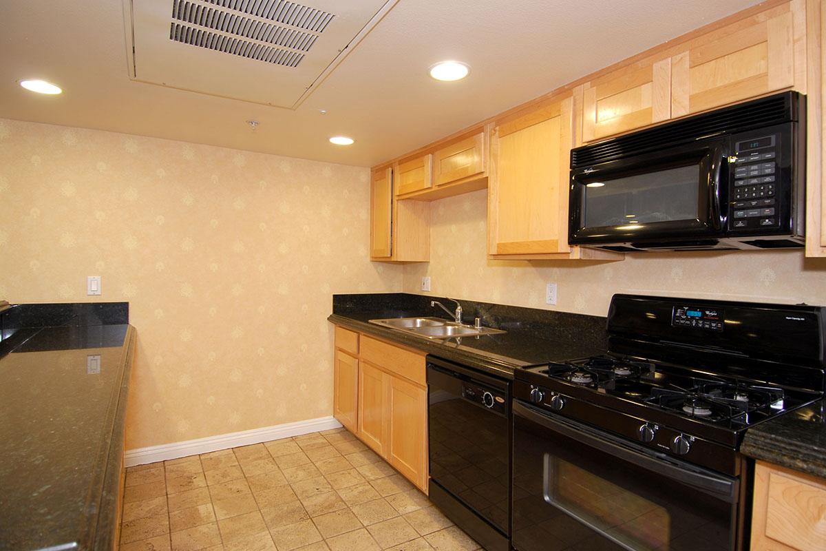 COMMUNITY KITCHEN