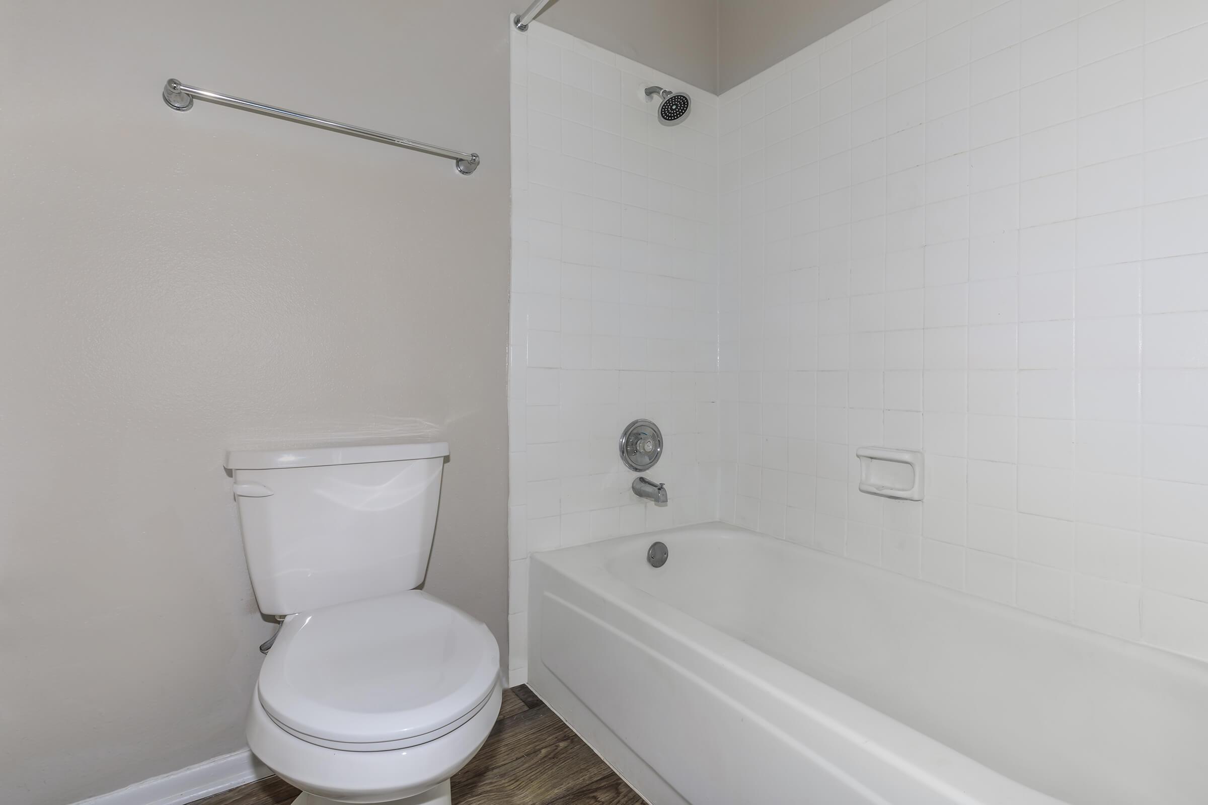 SPACIOUS BATHROOM AT YOUR NEW APARTMENT FOR RENT