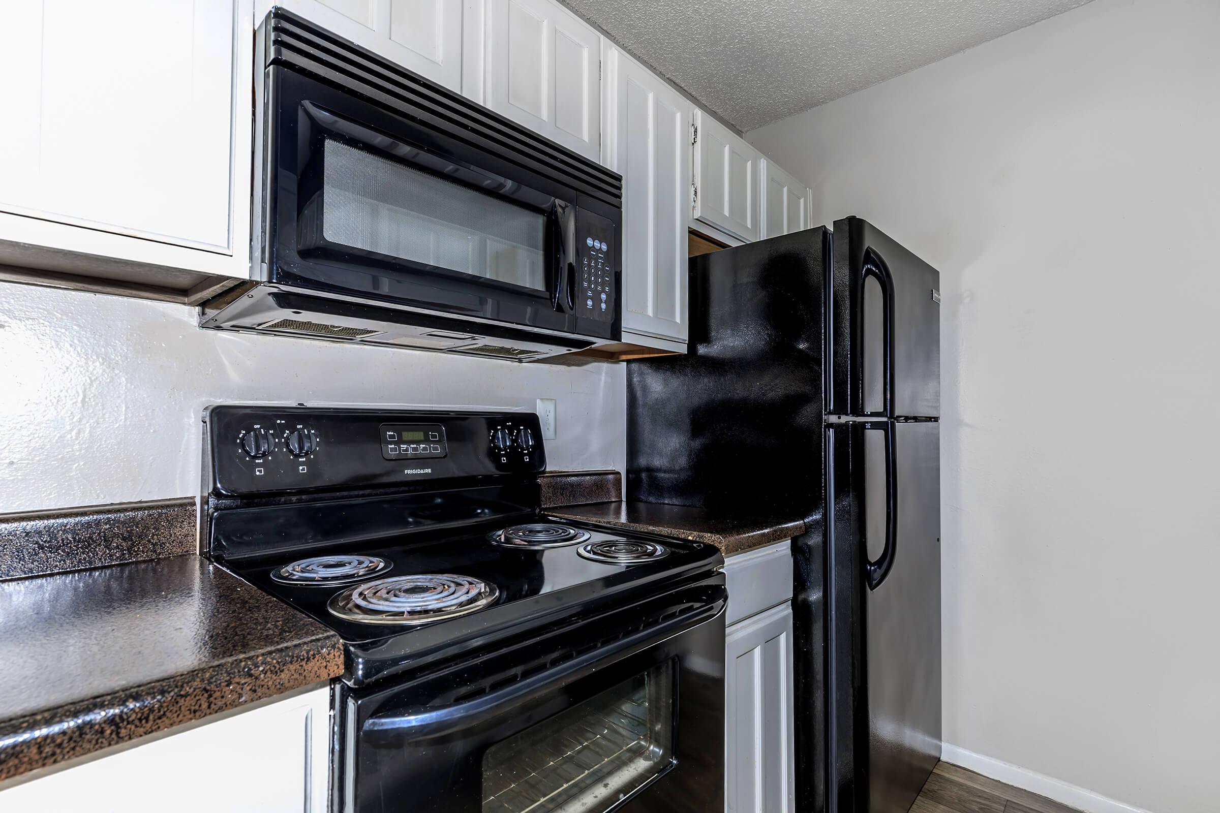 BLACK APPLIANCES IN OUR APARTMENTS FOR RENT!