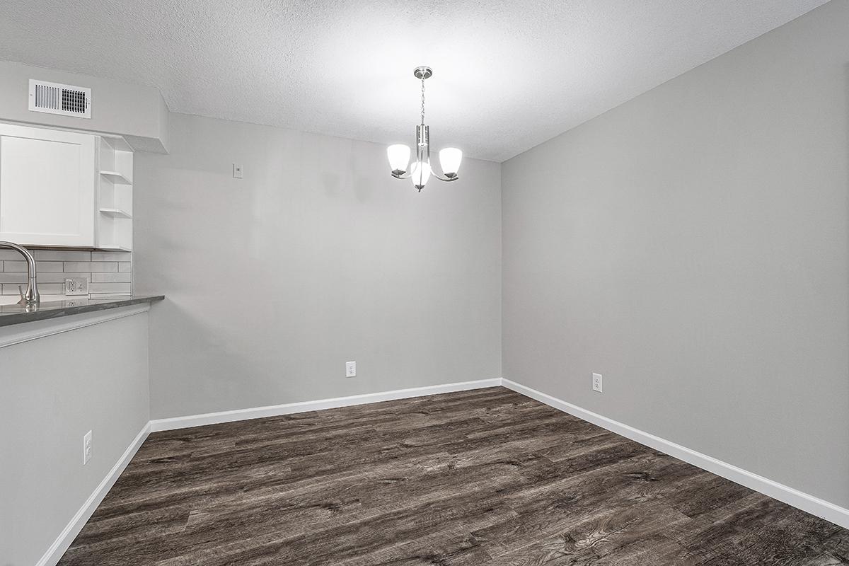 BREAKFAST BAR TRANSITIONS INTO DINING AREA