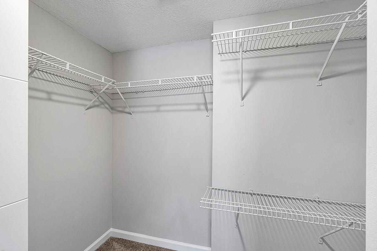 WALK-IN CLOSETS FOR EXTRA SPACE