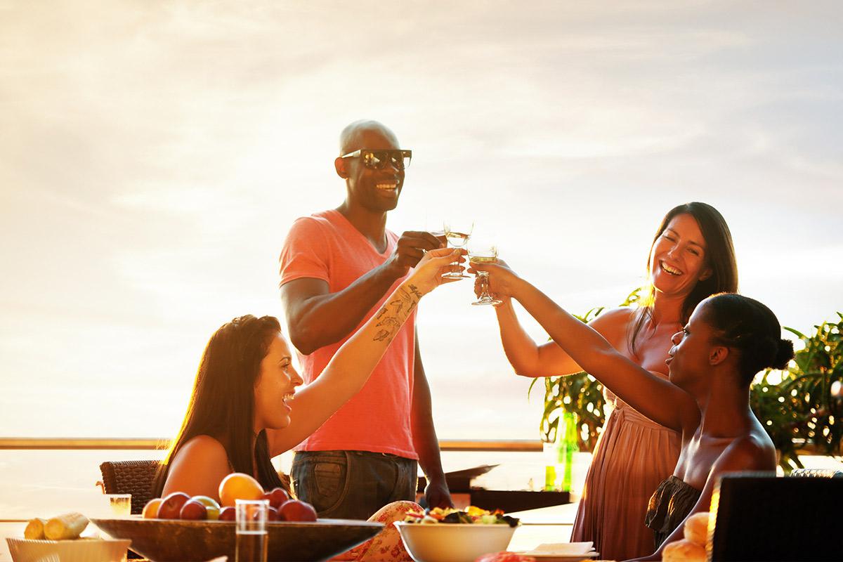 amenities-outdoor-group drinks.jpg