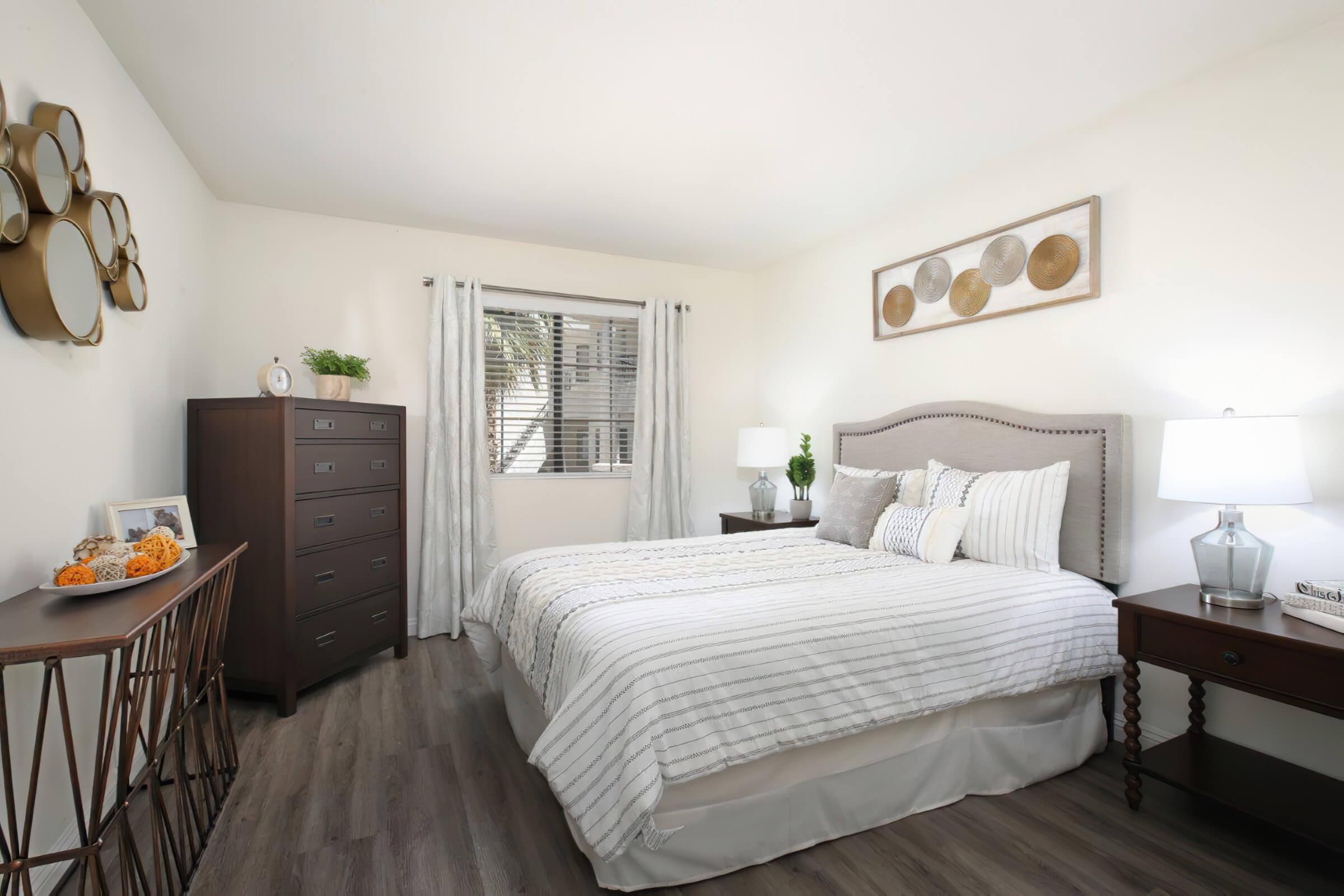 a bedroom with a bed in a hotel room