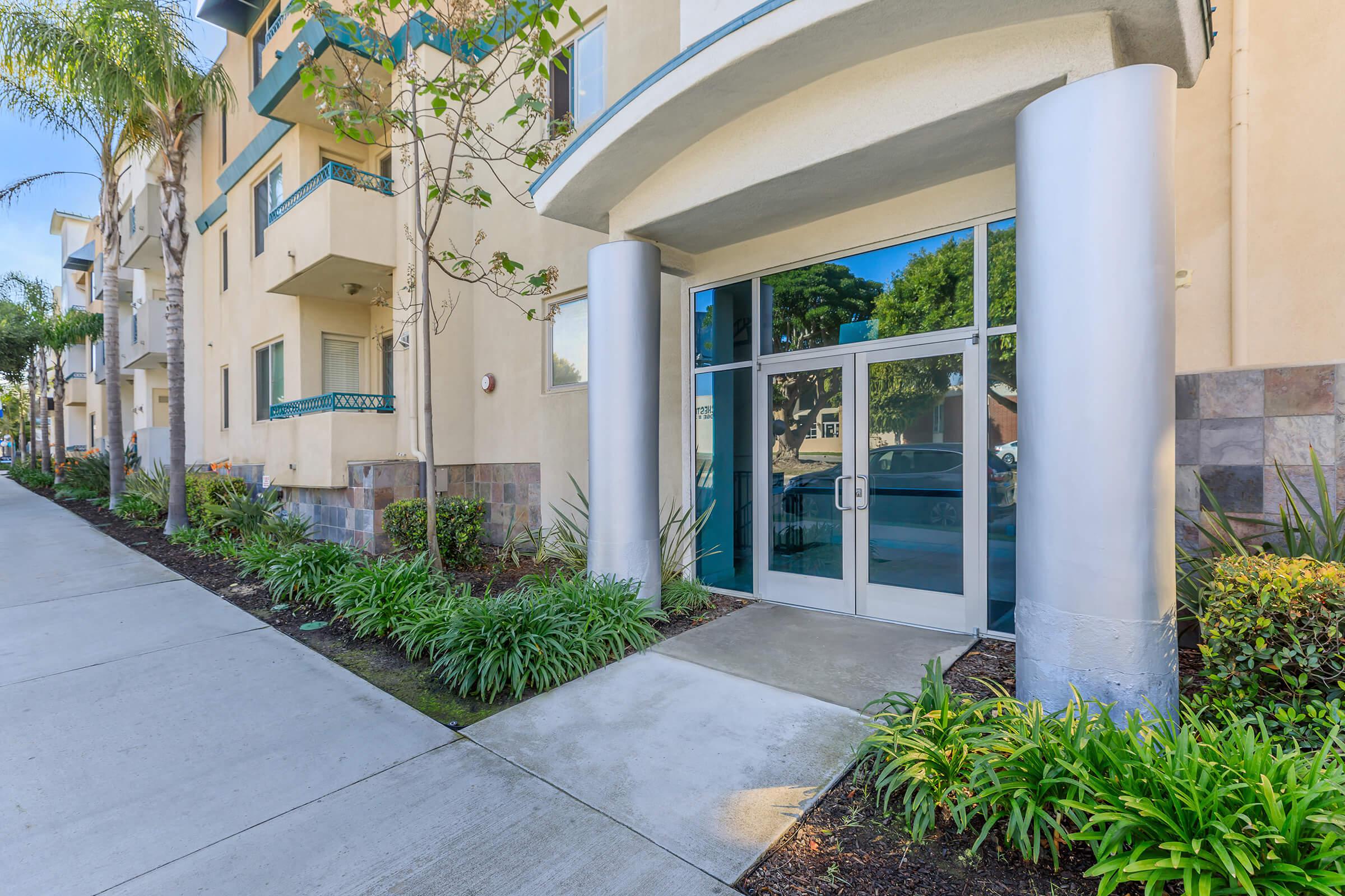 Del Rey Club Apartments office entrance