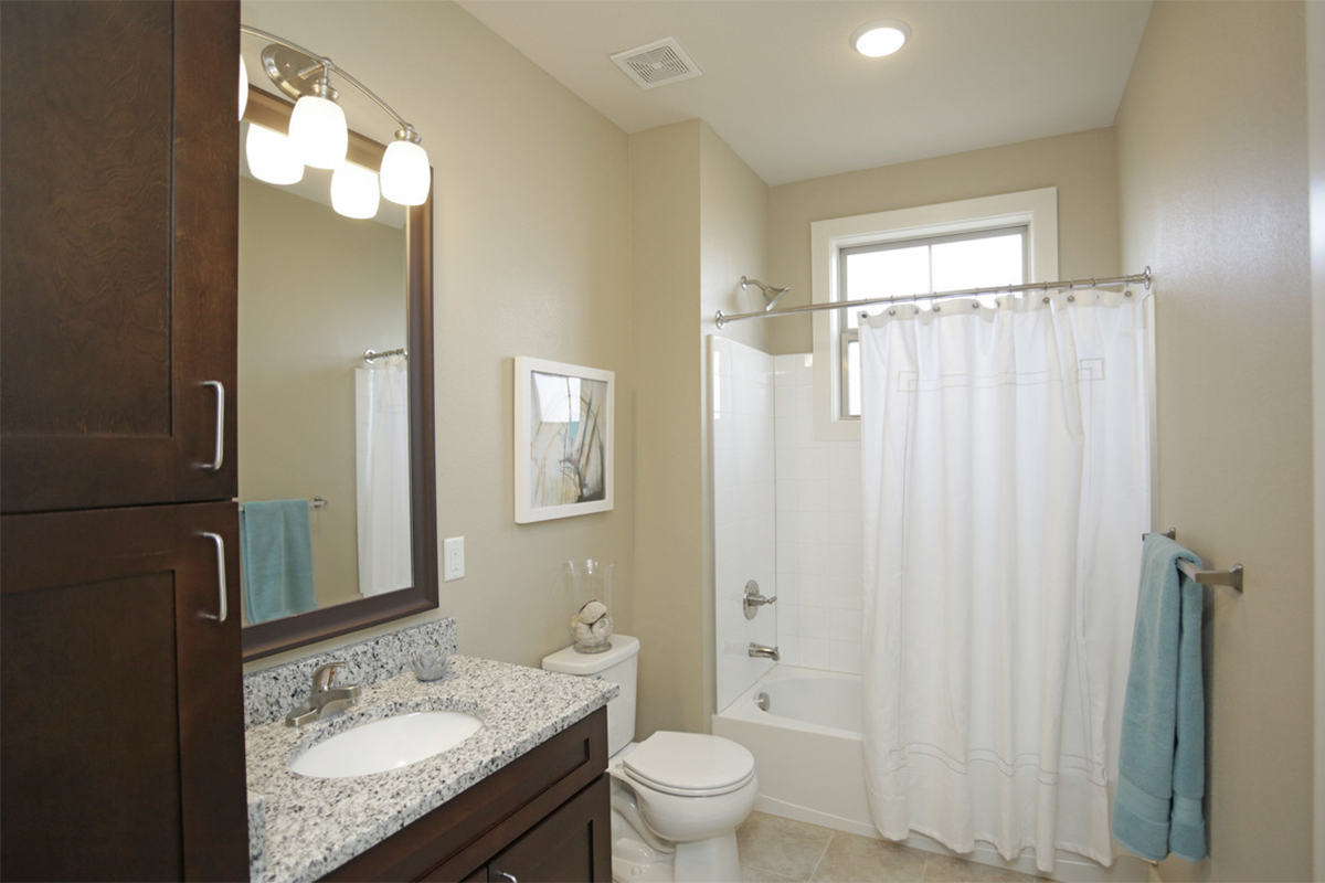 Hallway Full Bathroom.png